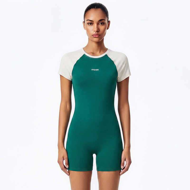 Costume da yoga con coste aperte,