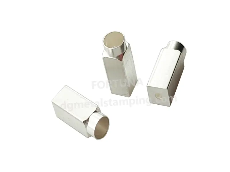 커넥터에 사용되는 은도금 CNC 부품 1