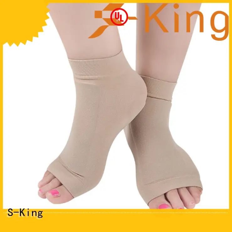 S-King moisturizing socks for stand 1
