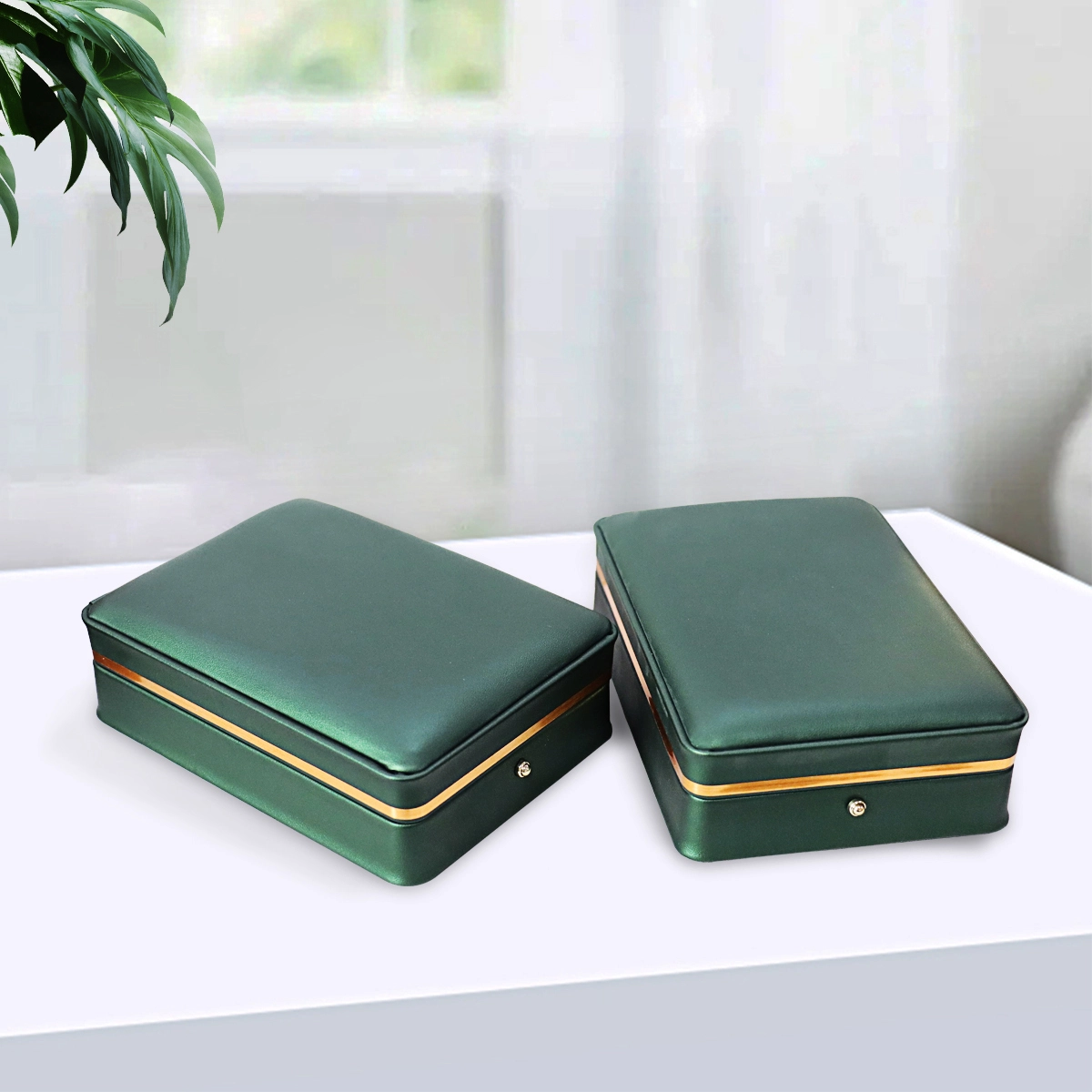 Customized luxury leather necklace box, jewelry box, gold border 1