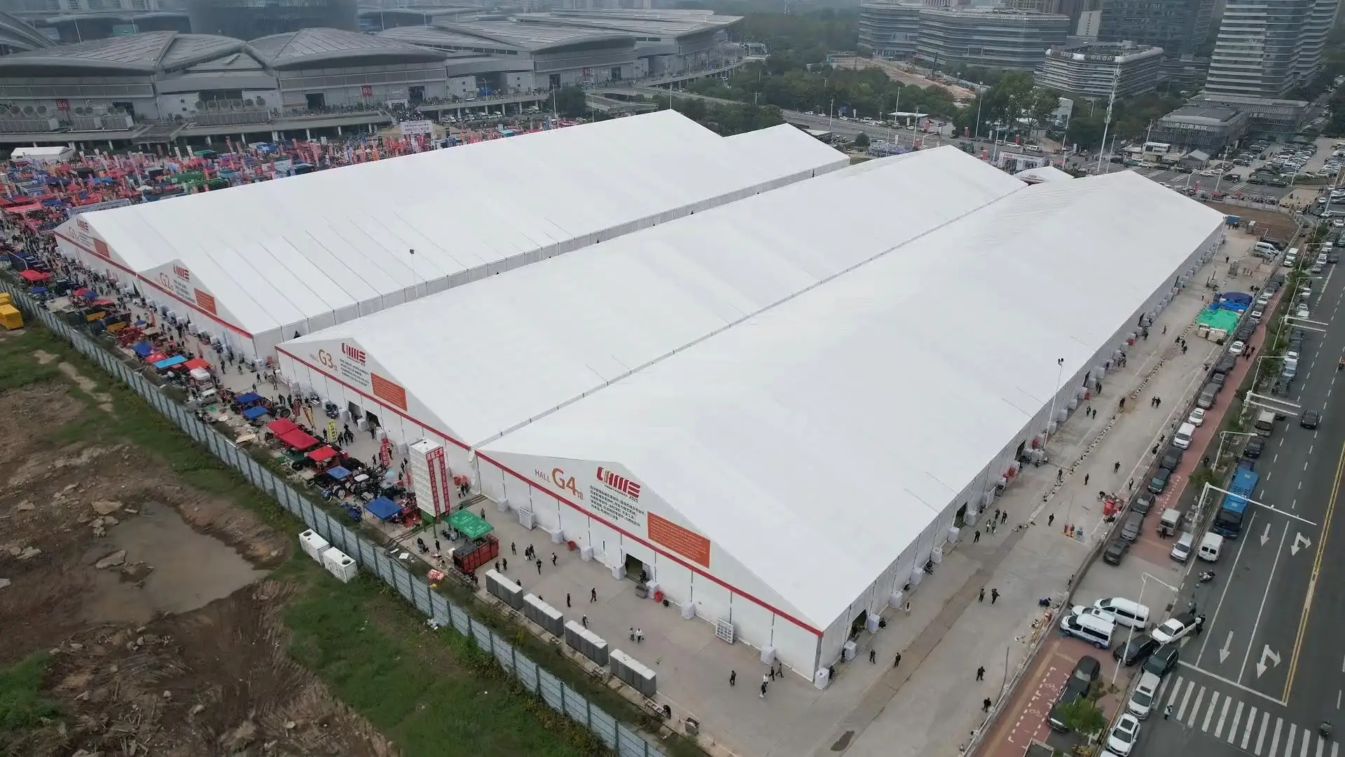 خيمة بوزو للمعارض التجارية الصناعية شديدة التحمل مقاس 40×140 مترًا 1