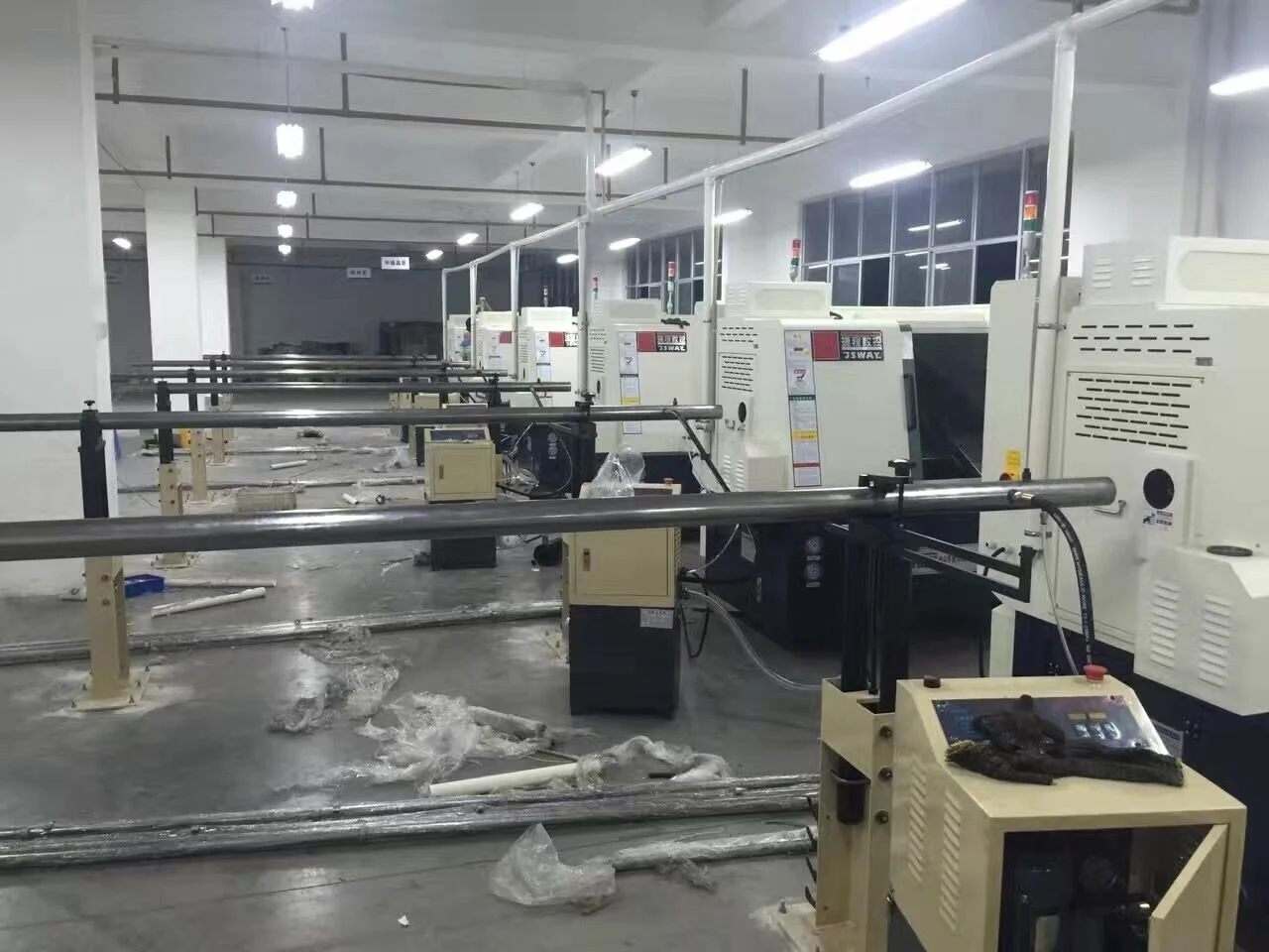 Fábrica eficiente de piezas de máquinas de torno de CNC para múltiples industrias 10