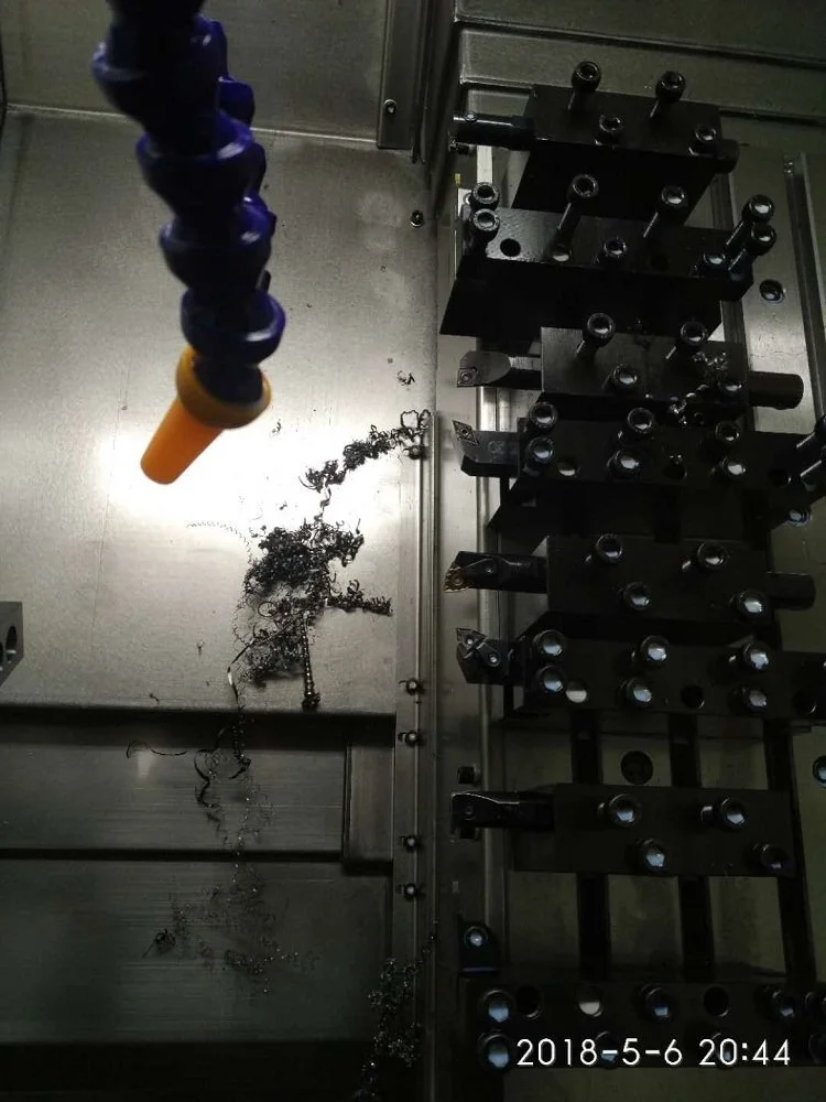 Diseño de máquina de torno de CNC pequeño preciso con contrapesado para el lugar de trabajo 6
