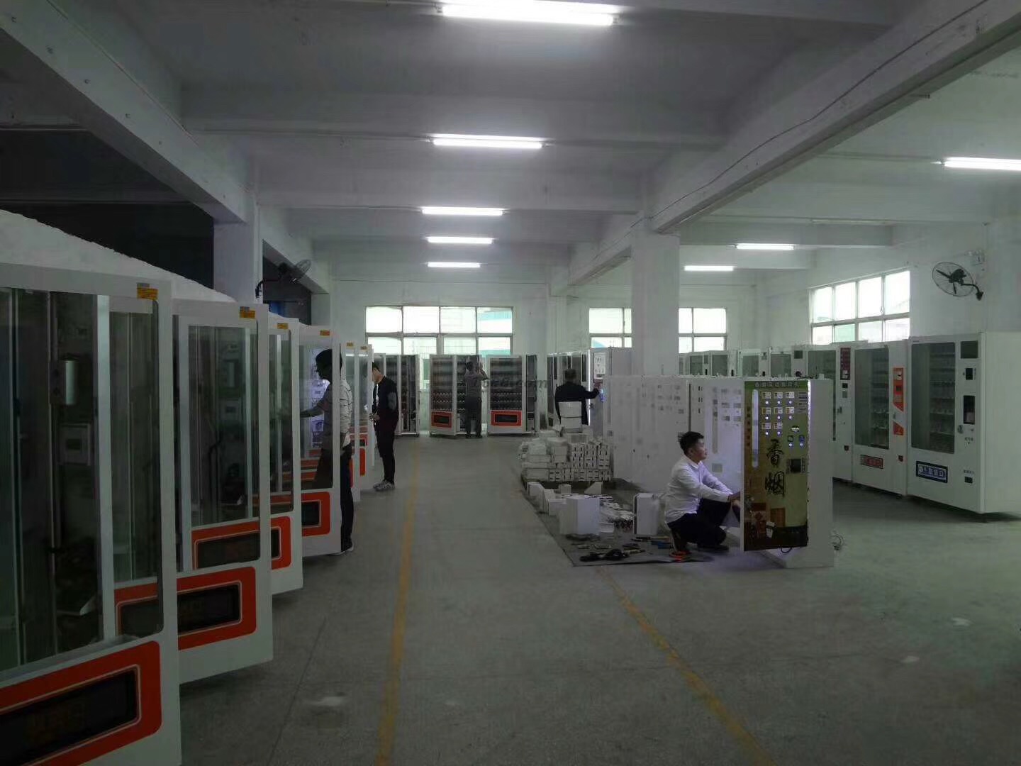 24 hours hot sale bag milk vending machine and bottle milk vending machine with CE 3