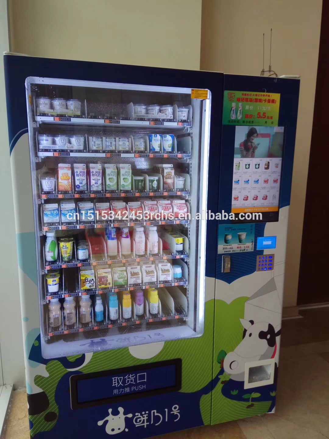 cupcake vending machine and cake vending machine with cooling system and elevator 3