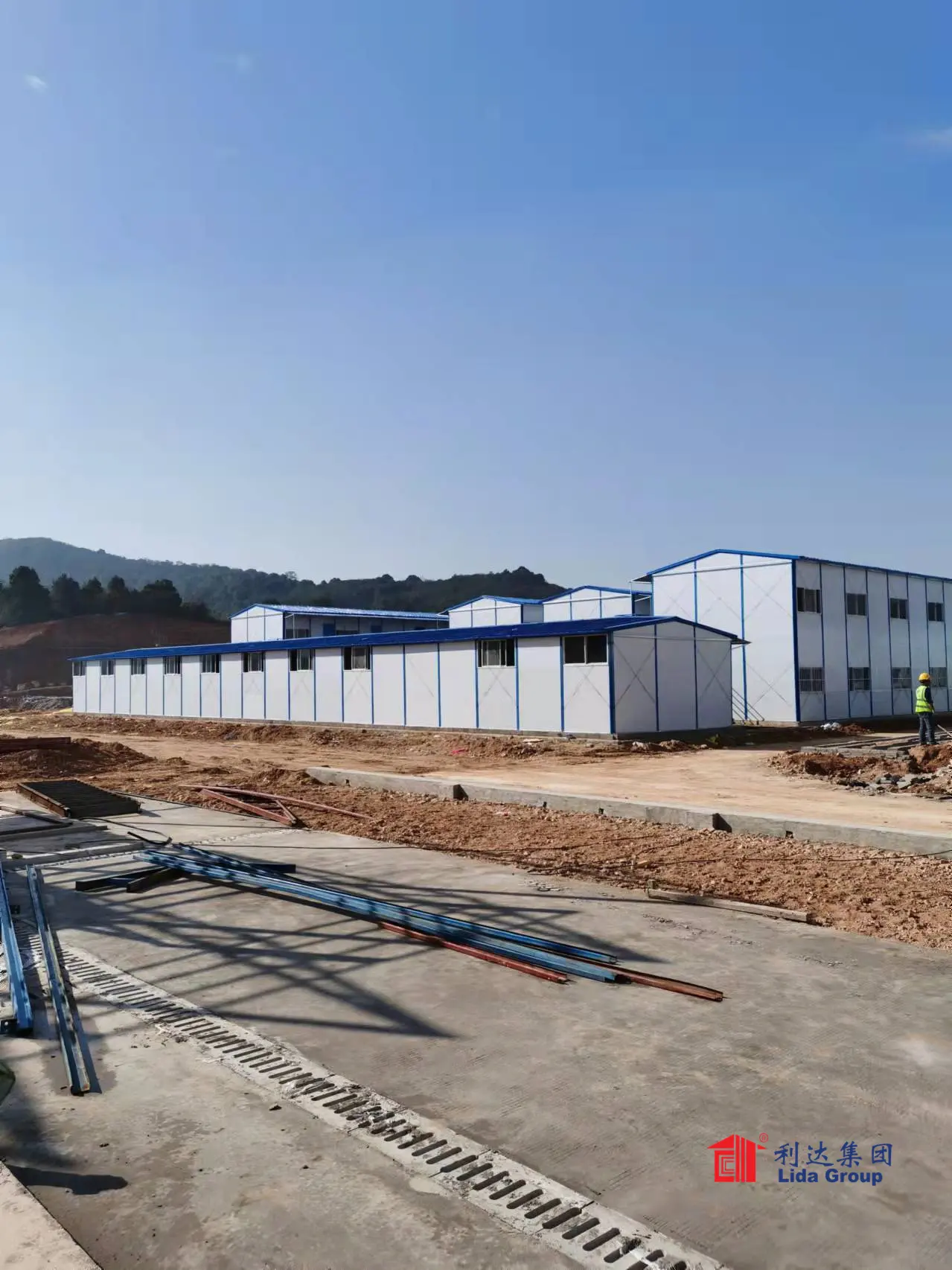 Lida Group using shipping containers to build homes Supply used as kitchen, shower room 5