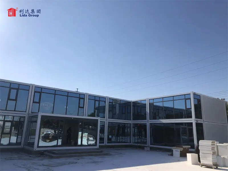 Customized Mobile Prefabricated Container Van Building Portable Prefab House Container House 1