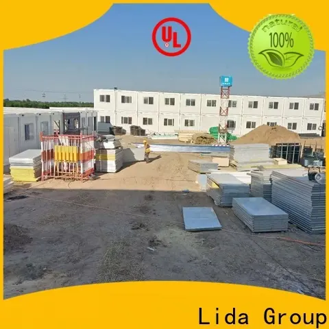 Lida مجموعة كبيرة من المنازل التي تحتوي على حاويات كبيرة تستخدم كمكتب، وغرفة اجتماعات، ومهجع، ومتجر 1