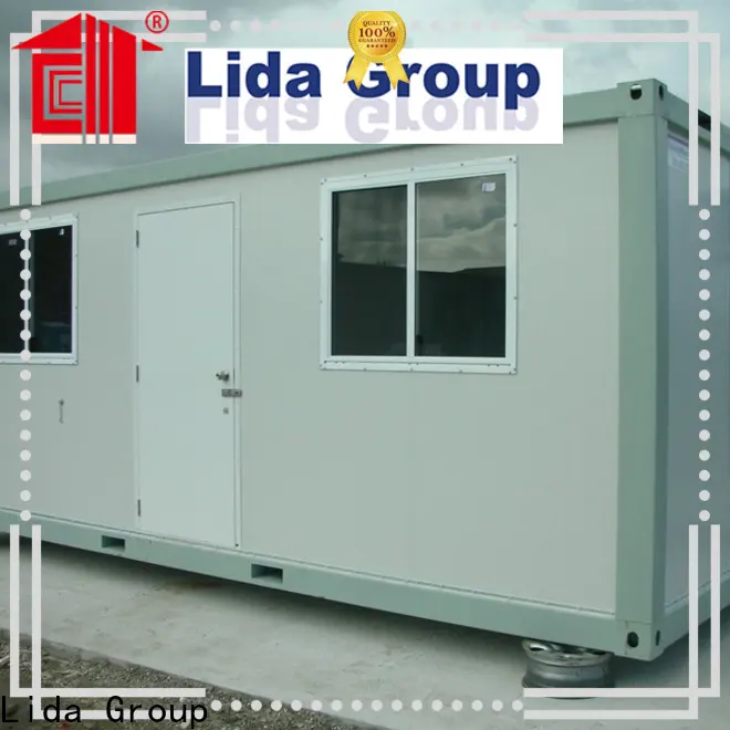 Lida المجموعة الأحدث في استخدام حاويات الشحن لبناء المنازل، حيث يتم استخدام التوريد ككشك ومرحاض وغرفة تخزين 1