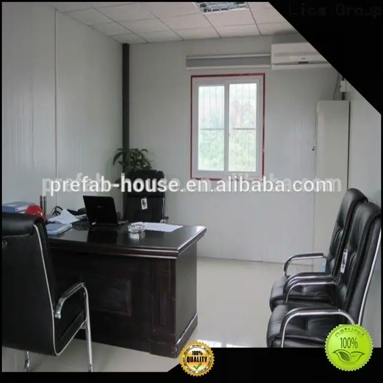 Lida Casas contenedor de transporte grupal. Proveedores utilizados como oficina, sala de reuniones, dormitorio, tienda. 1