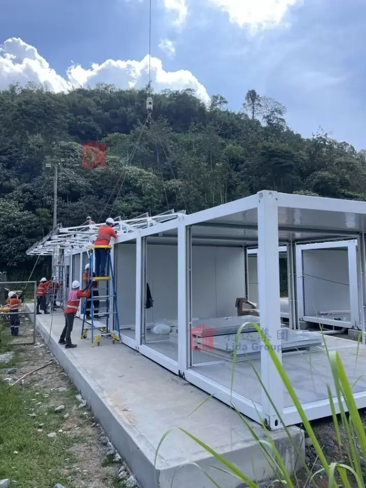 2025 China Supply 20ft 40ft the New  Prefab Modular Flat Pack Container House Building 1