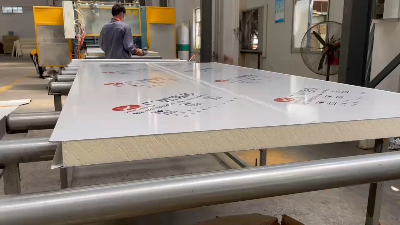 Painéis de sanduíches laminados isolados de poliuretano de alta densidade para parede 1