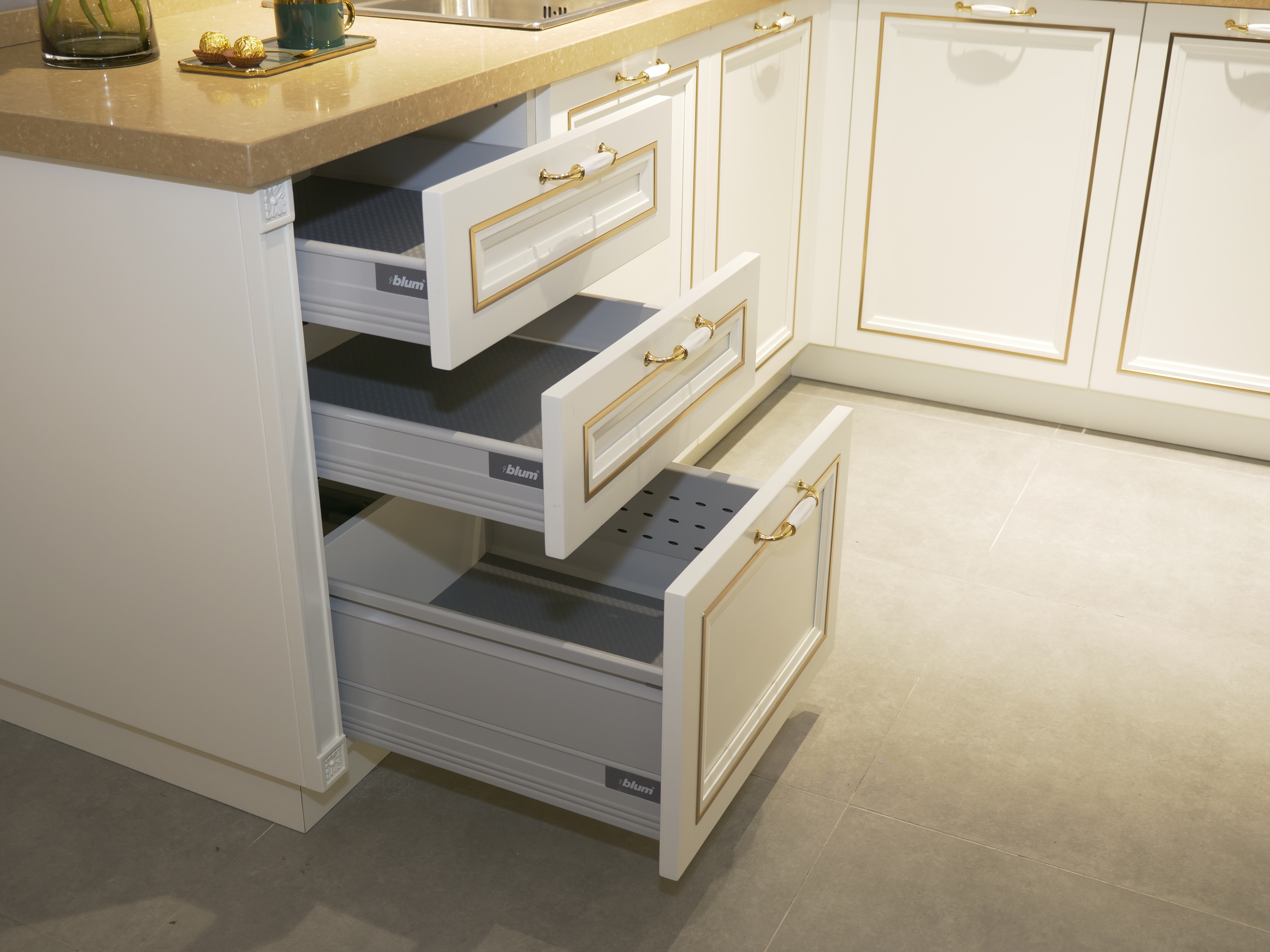 Luxury White L Shape Solid Wood Kitchen Cabinet | Aisdecor