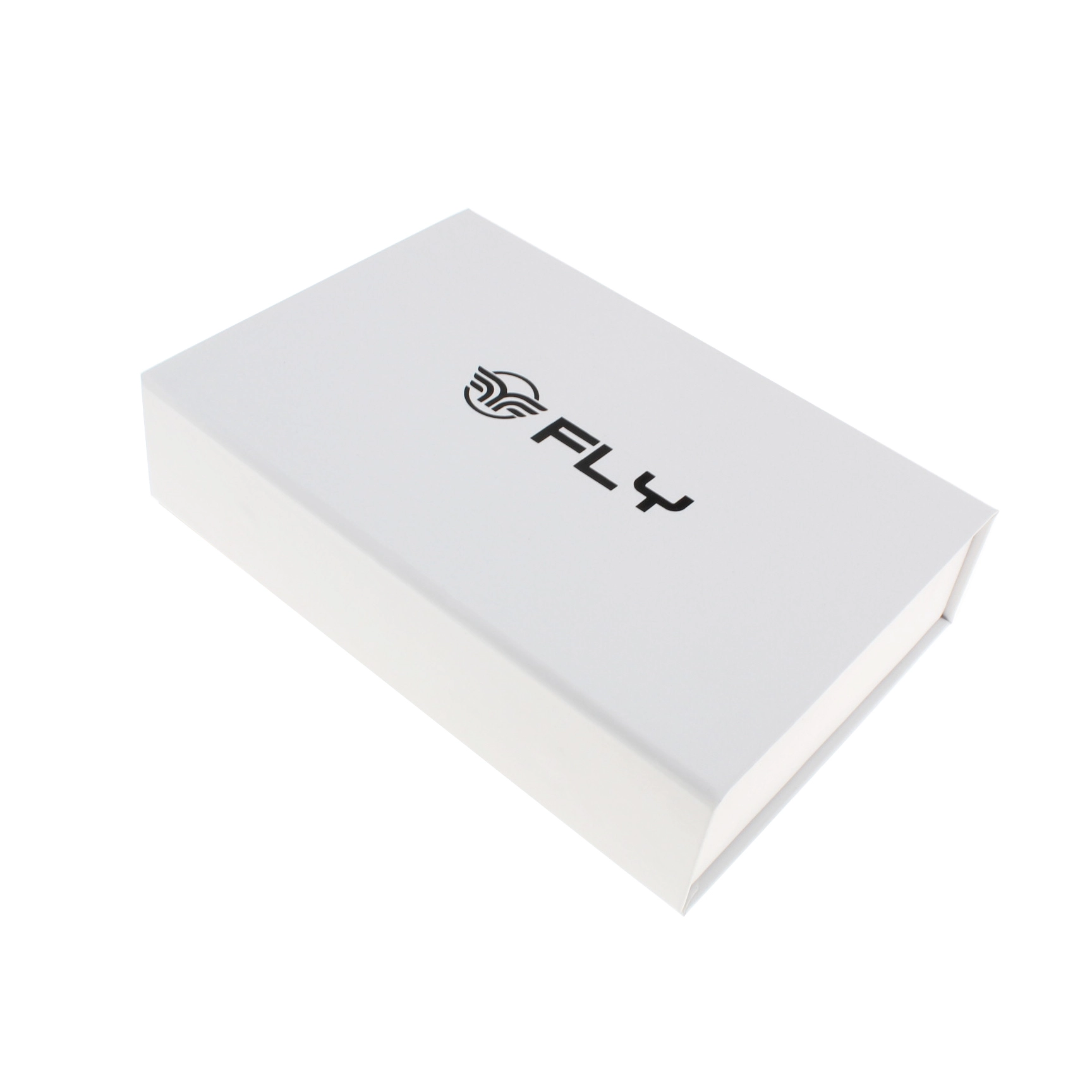 Geschenkbox mit schwarzer und goldener Prägung – Magnetverschluss auf weißem Karton für eine elegante Verpackung – Packshion-Verpackung 1