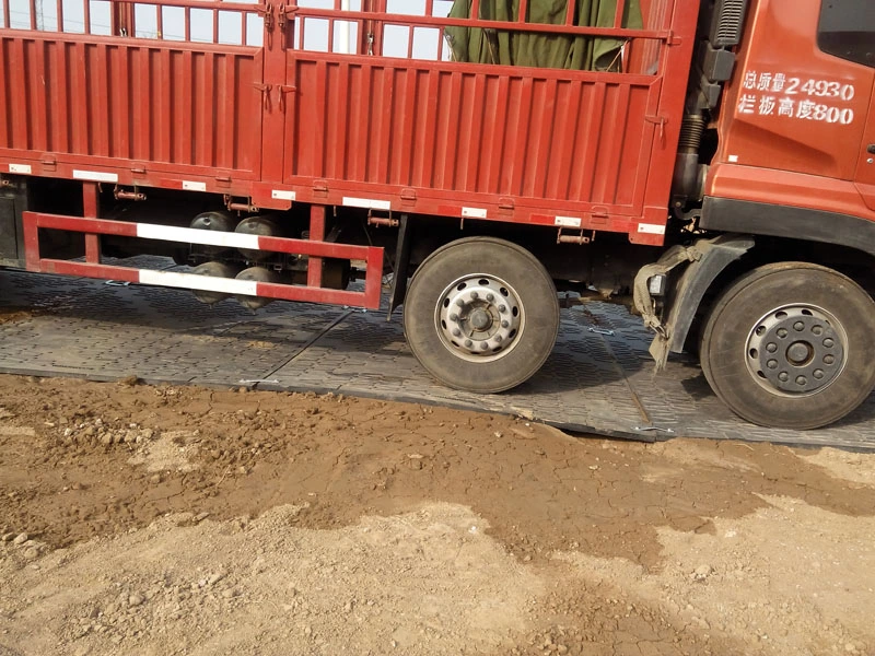 Tapis routiers en plastique HDPE Tapis de protection temporaire du sol - OEM ODM UHMWPE Matériau HDPE Tapis de construction de protection du sol pour équipement de plancher de camion international pour équipement lourd 1