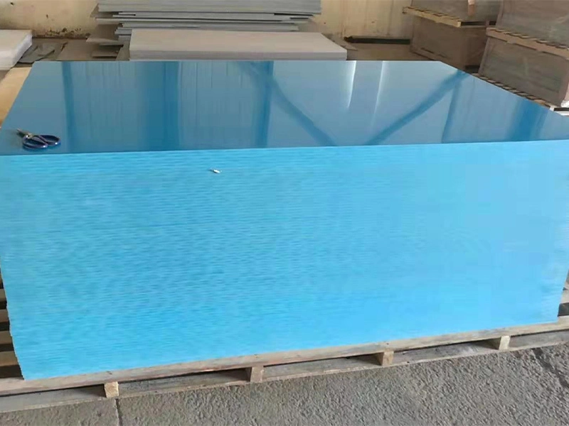 Fabricant de plaques en PVC résistantes aux UV, offrant un service de découpe et de traitement 1