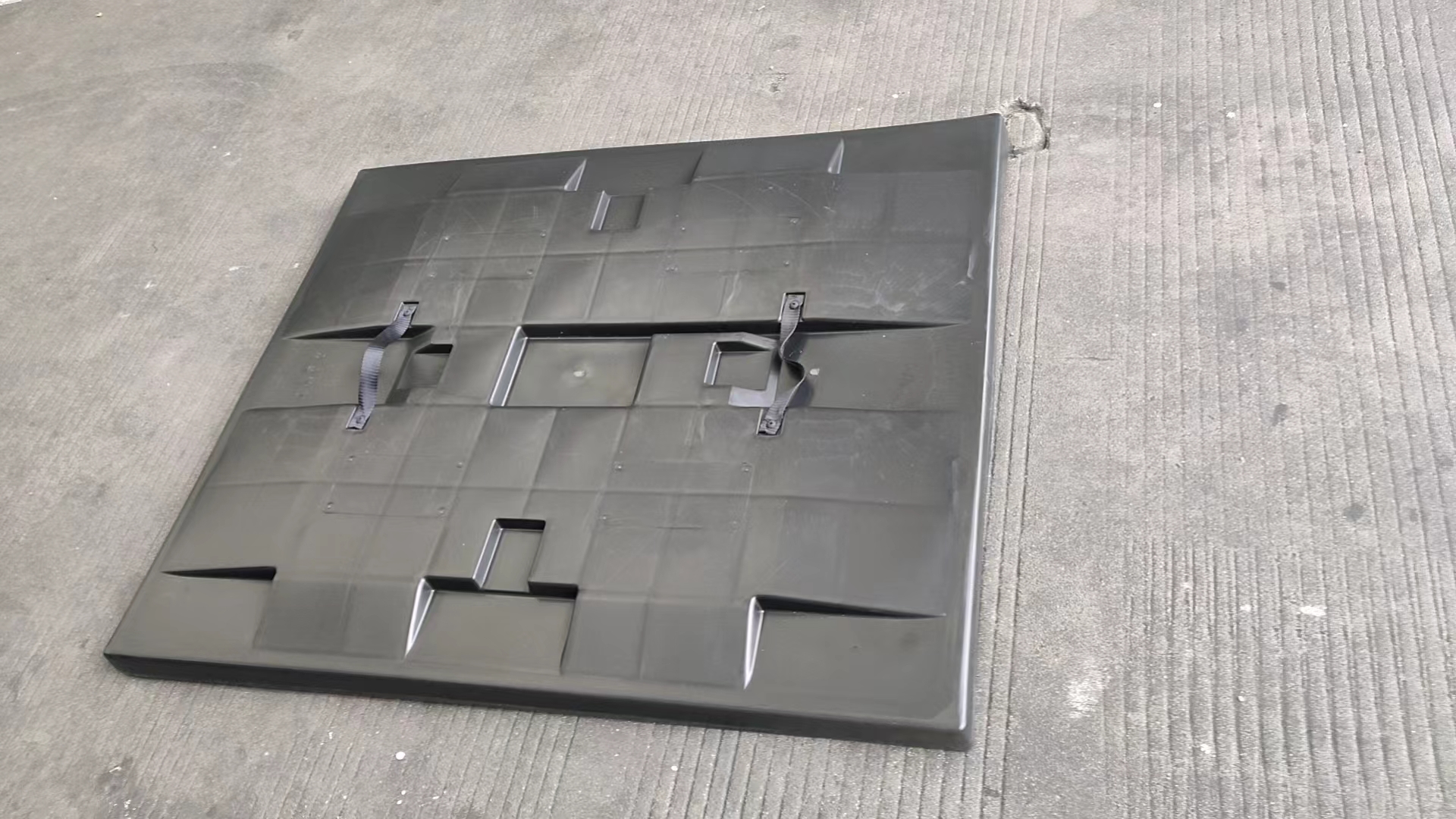 Caisse-palette pliable en PP moulée sous pression pour transport industriel intensif 5