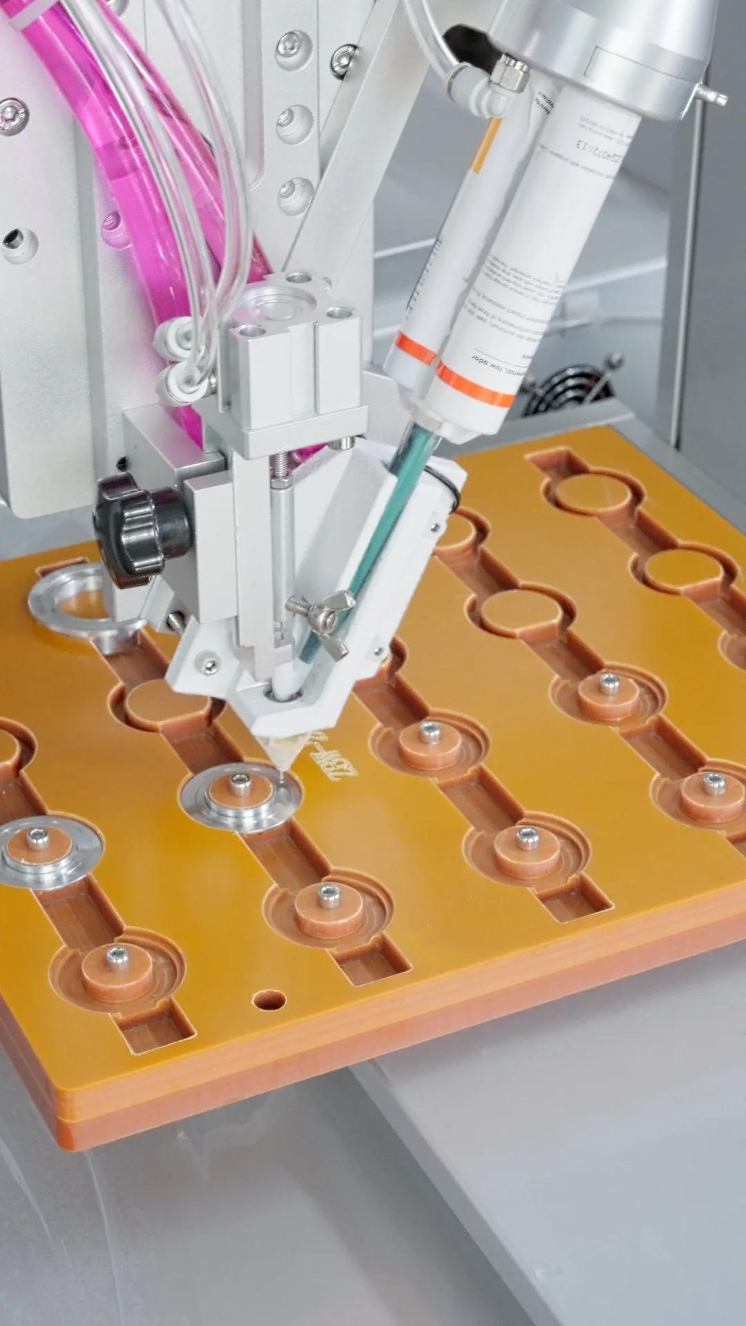 Unlocking the Full Potential of Your Industrial AB Glue Dispensing Application 1