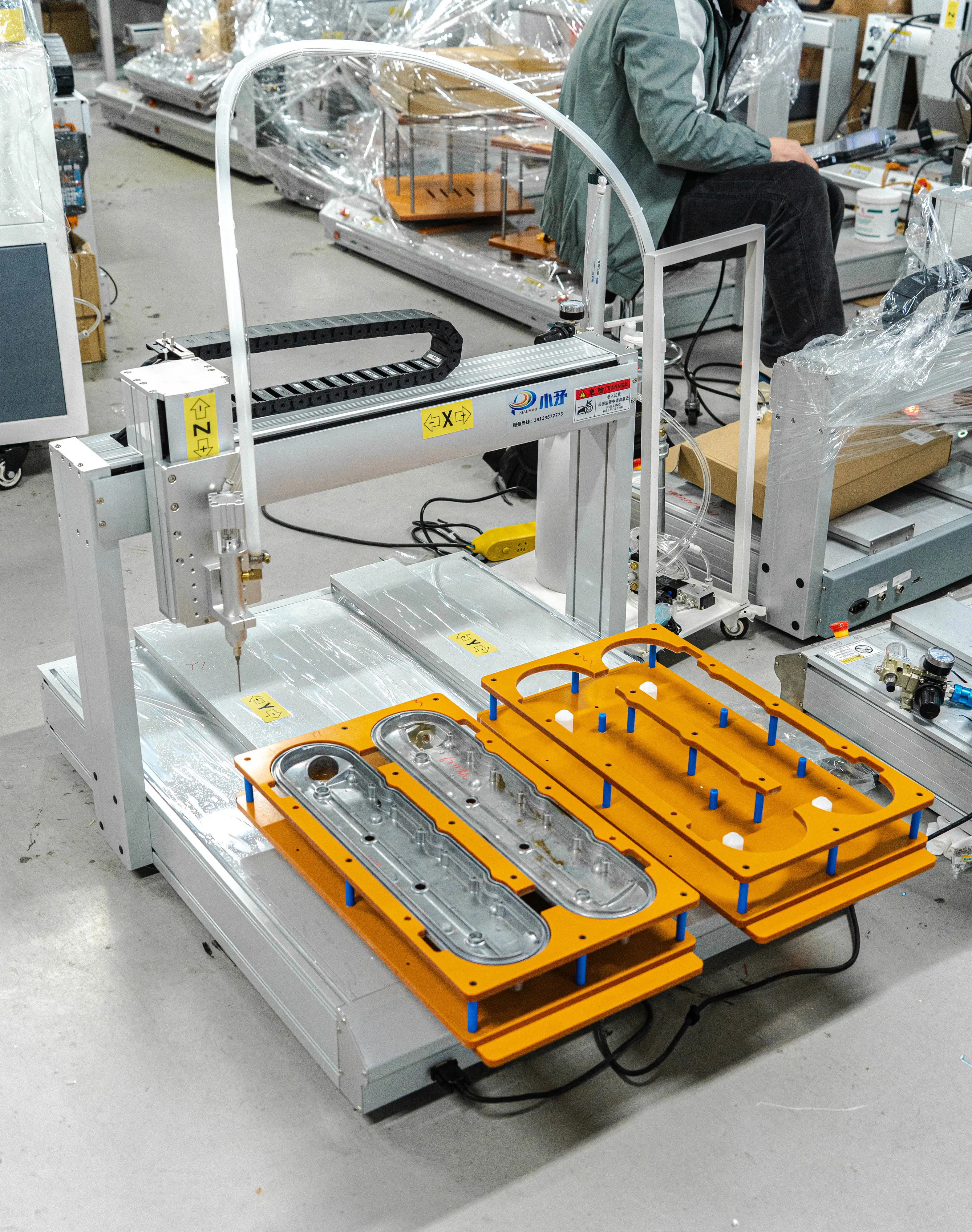 Cnc Glue Dispenser Machine Wholesale - Xiaomao Machine-4 3