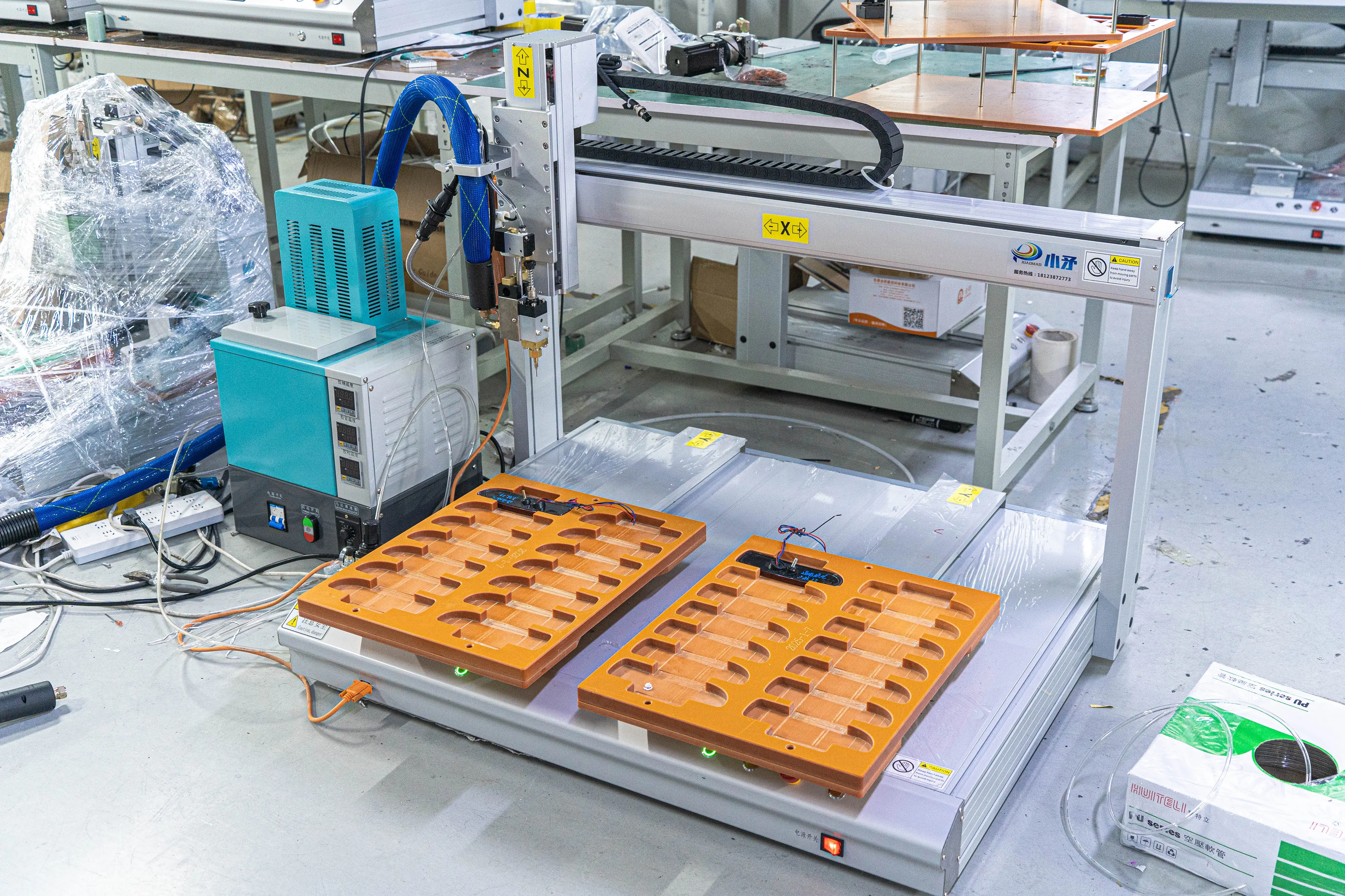 Automated Glue Dispensing Machine by Xiaomao Machine 4