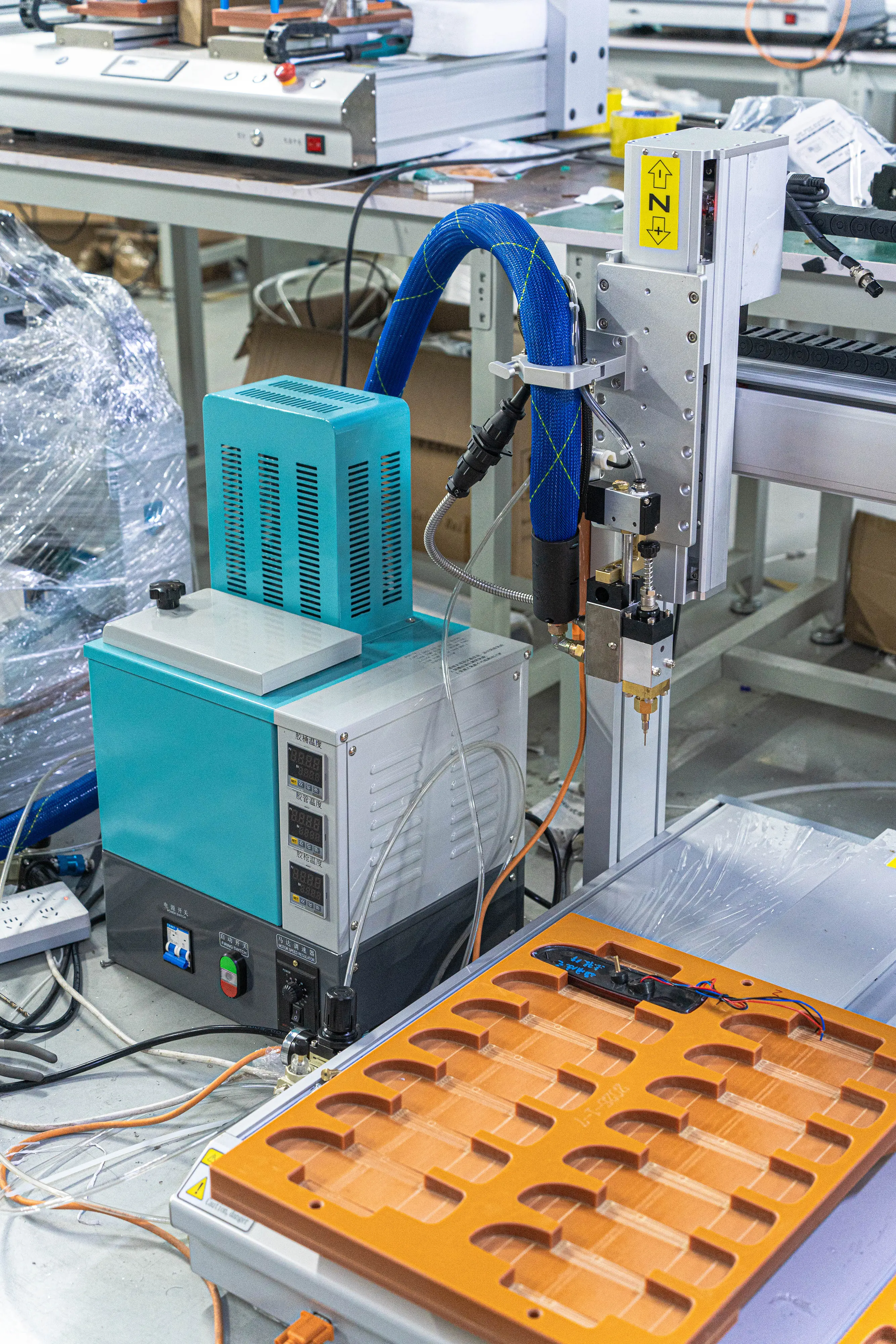 Automated Glue Dispensing Machine by Xiaomao Machine 5