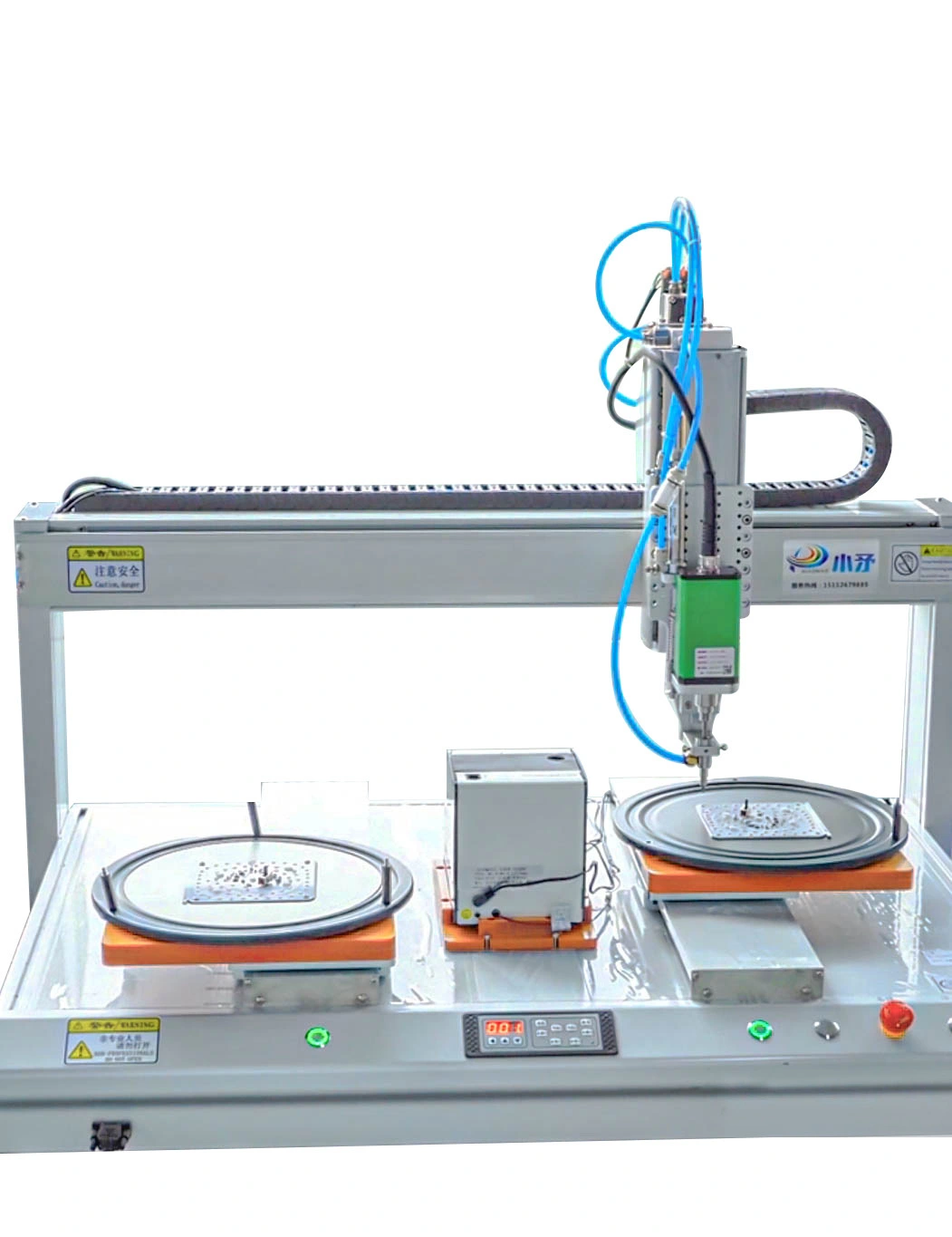 Double-station screw locking machine for lighting fixtures 1