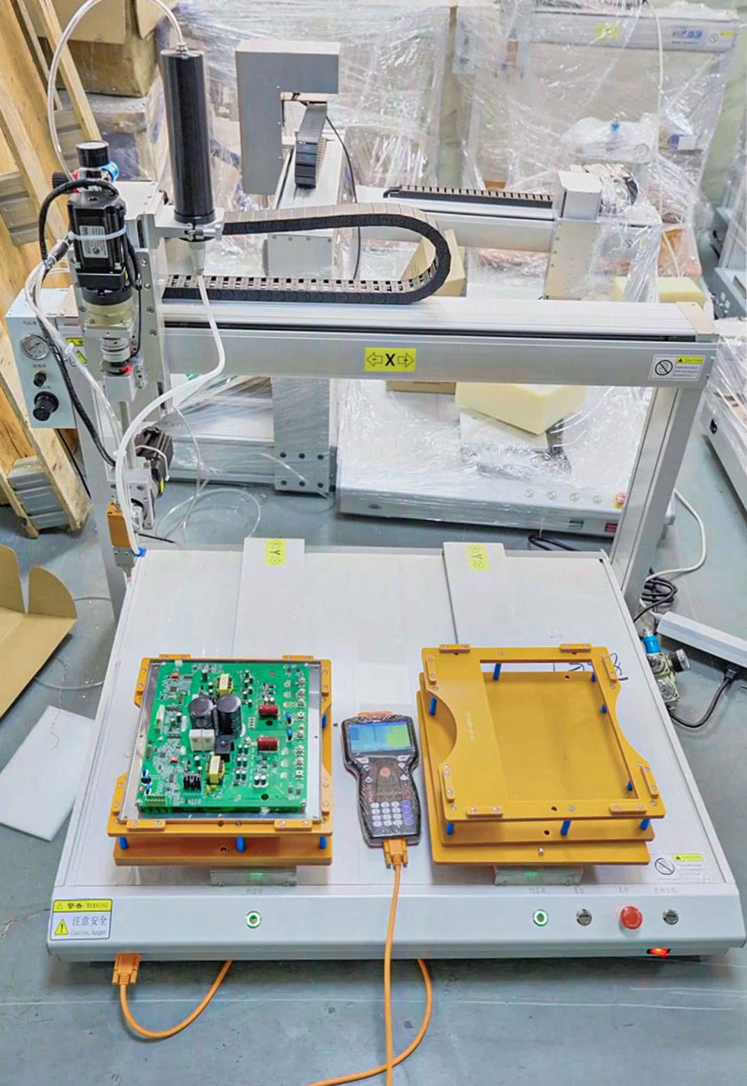 Double-station rotary glue dispensing machine for PCB boards 3