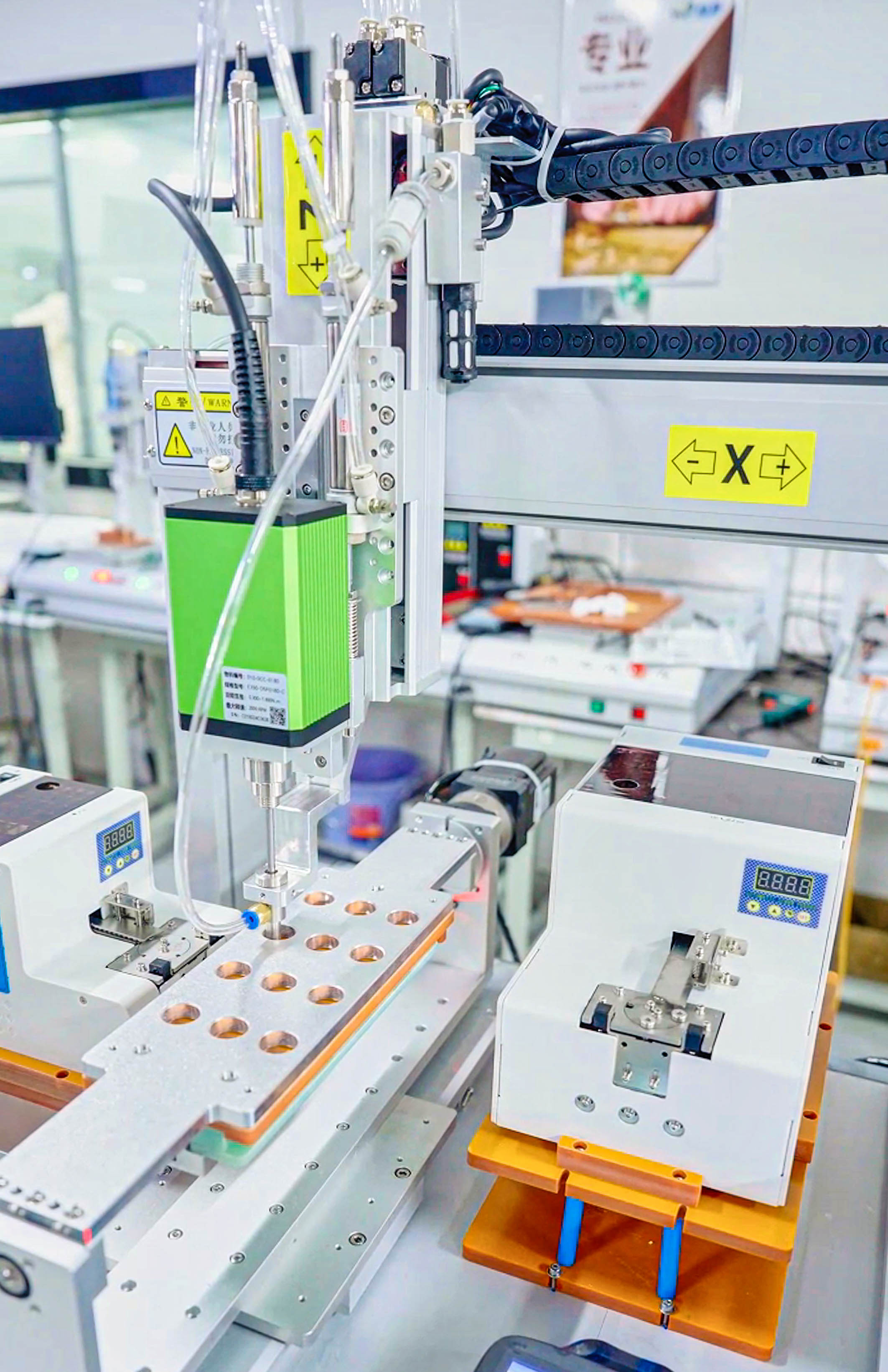 Three-feeder double-station screw locking machine 6