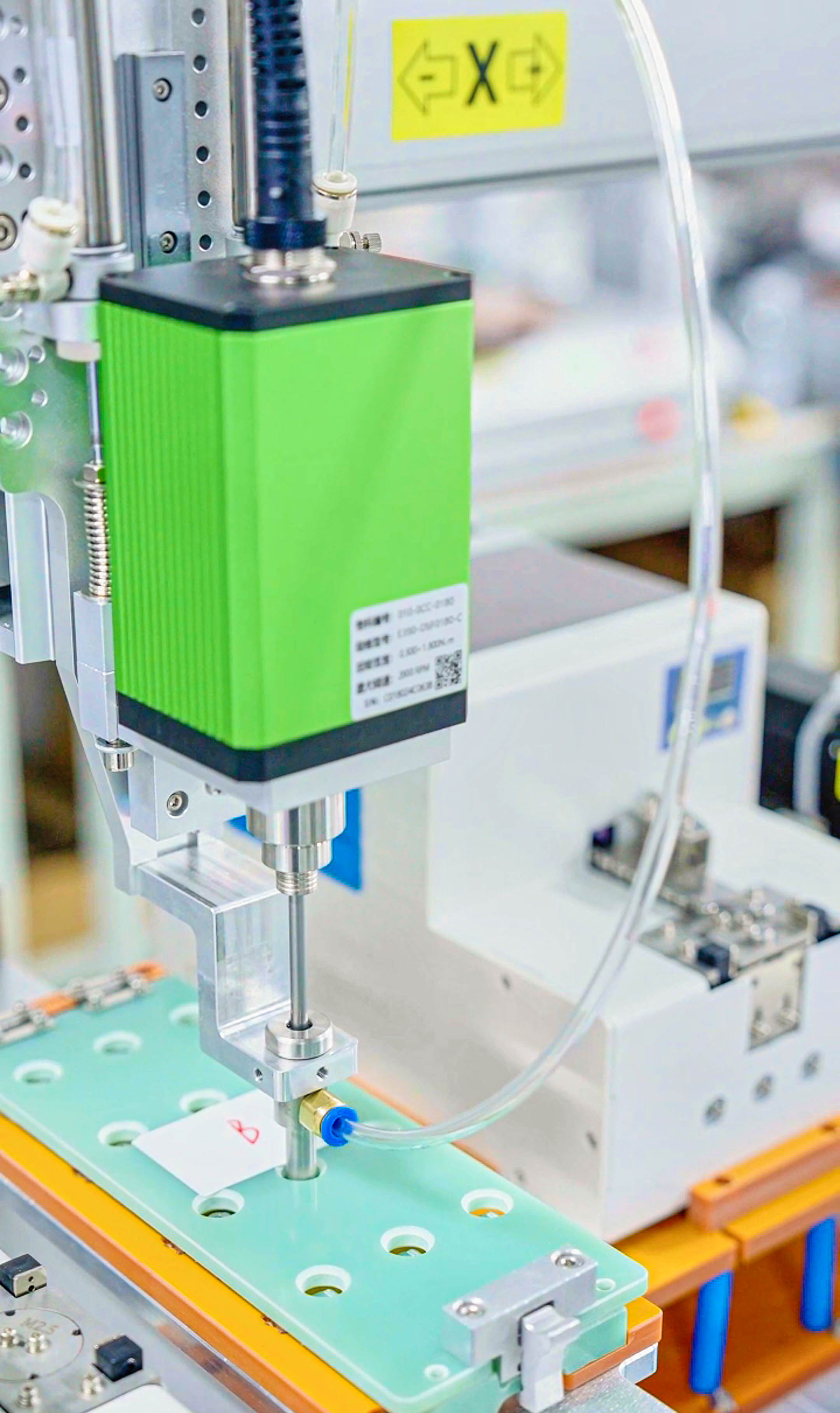 Three-feeder double-station screw locking machine 8