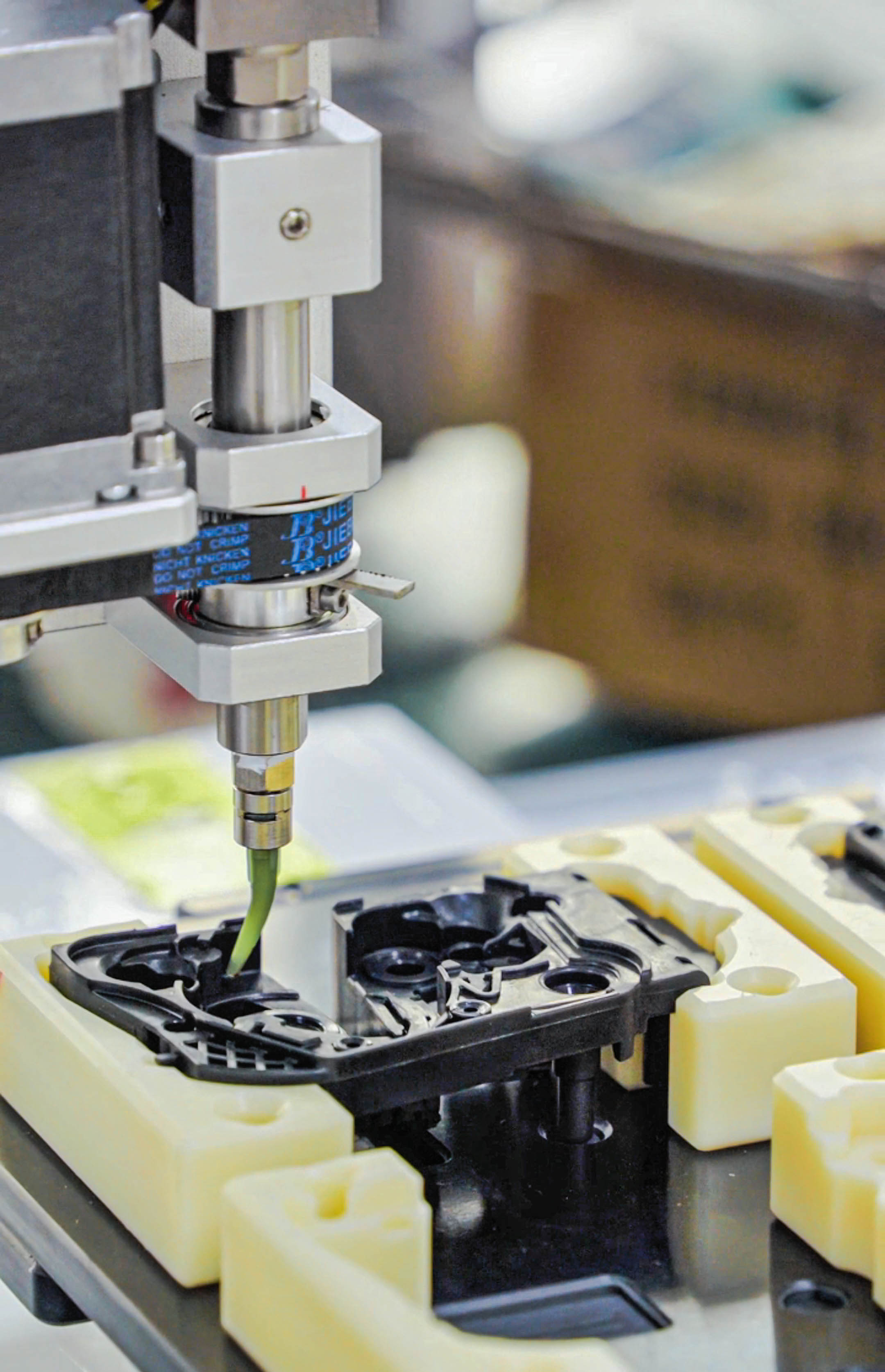 Z-axis rotary duplex dispensing machine for dispensing black plastic products 6
