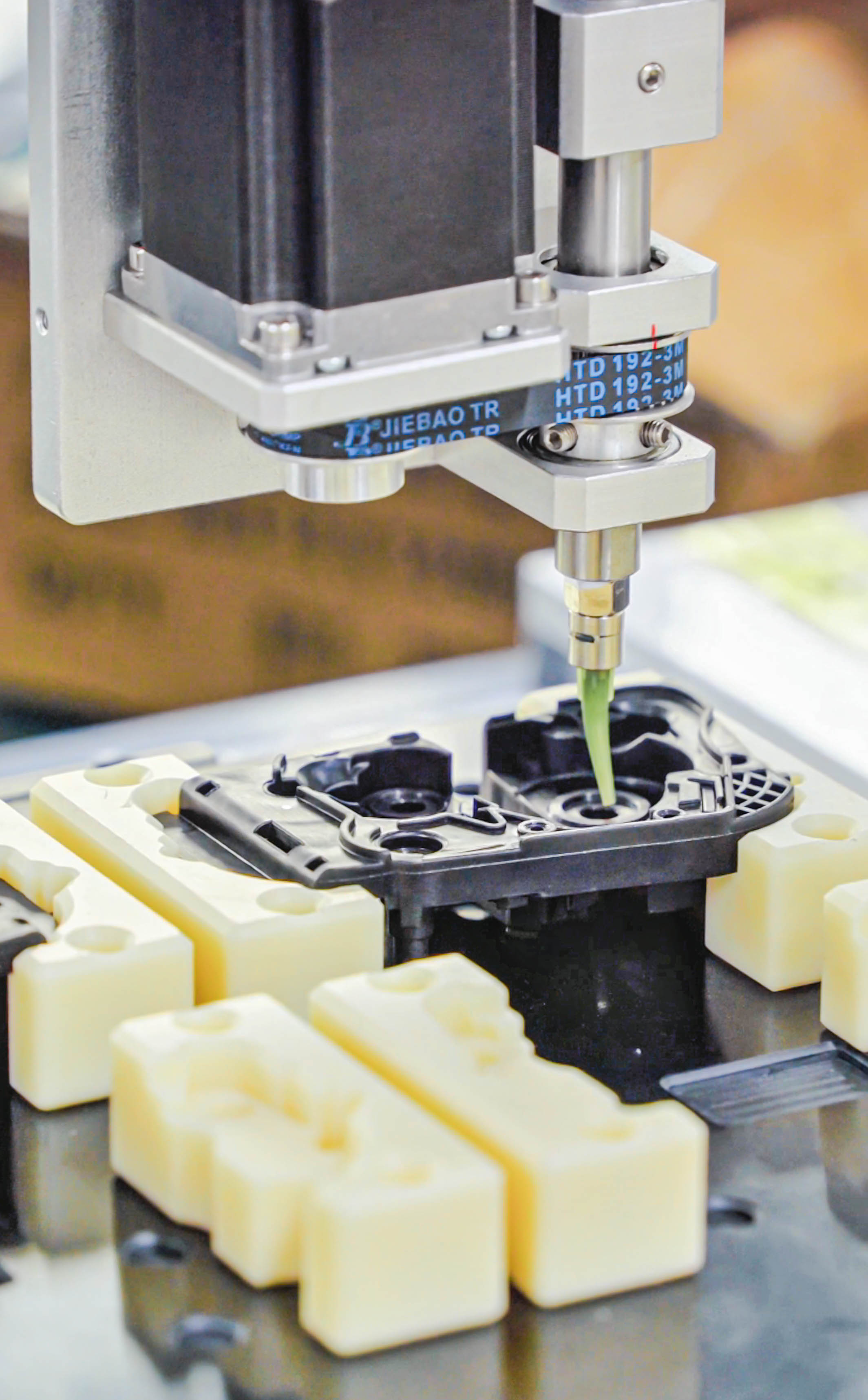 Z-axis rotary duplex dispensing machine for dispensing black plastic products 7
