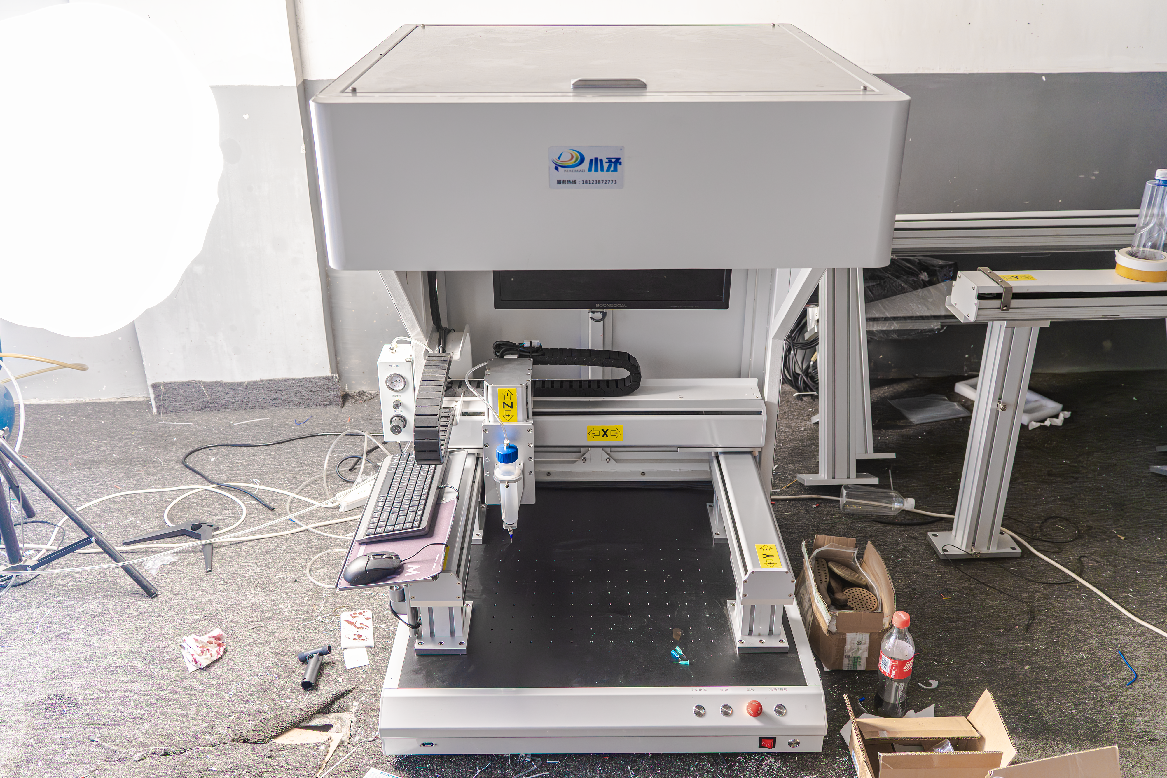 Visual gantry dispensing machine for wooden combs 6