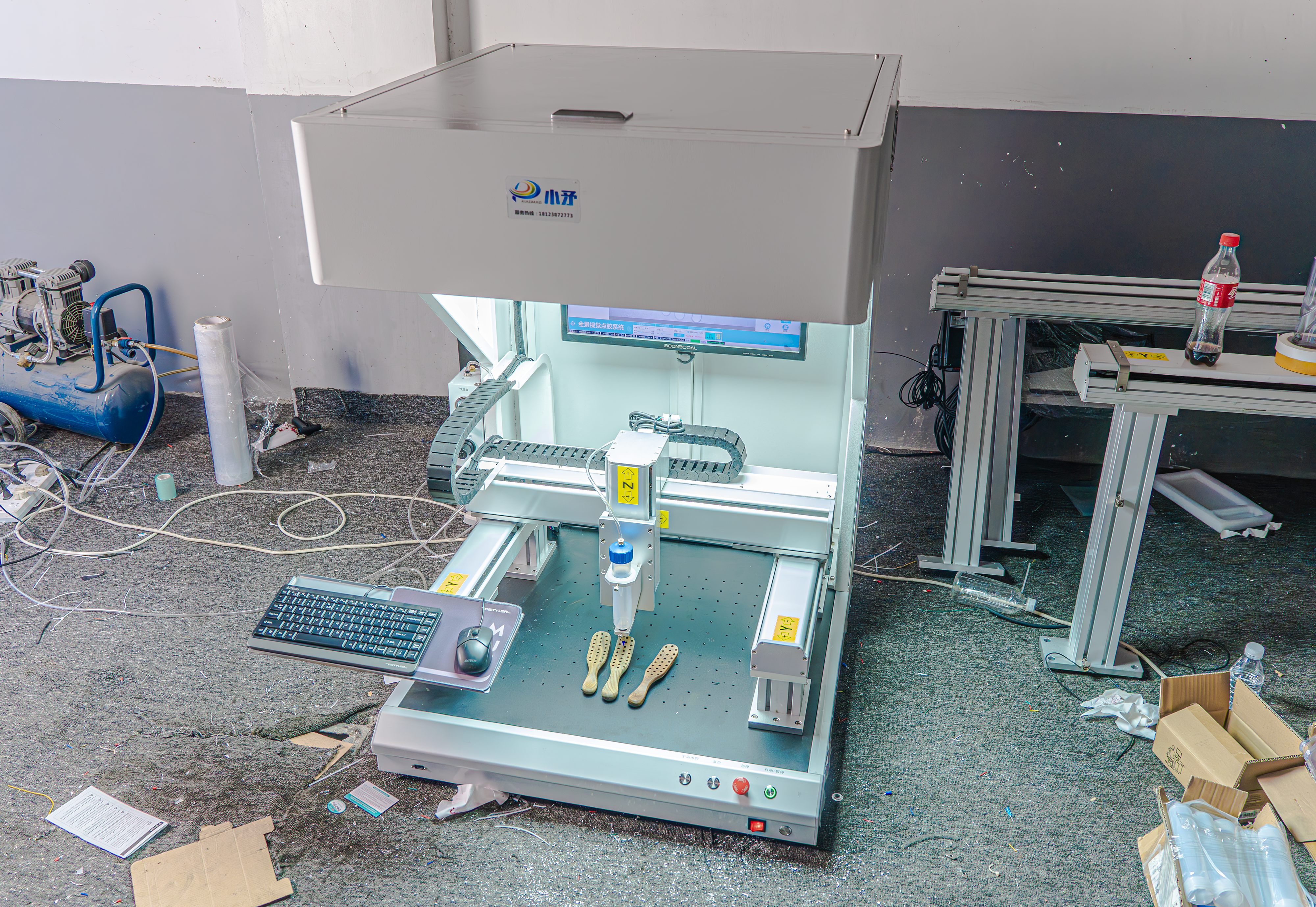 Visual gantry dispensing machine for wooden combs 3