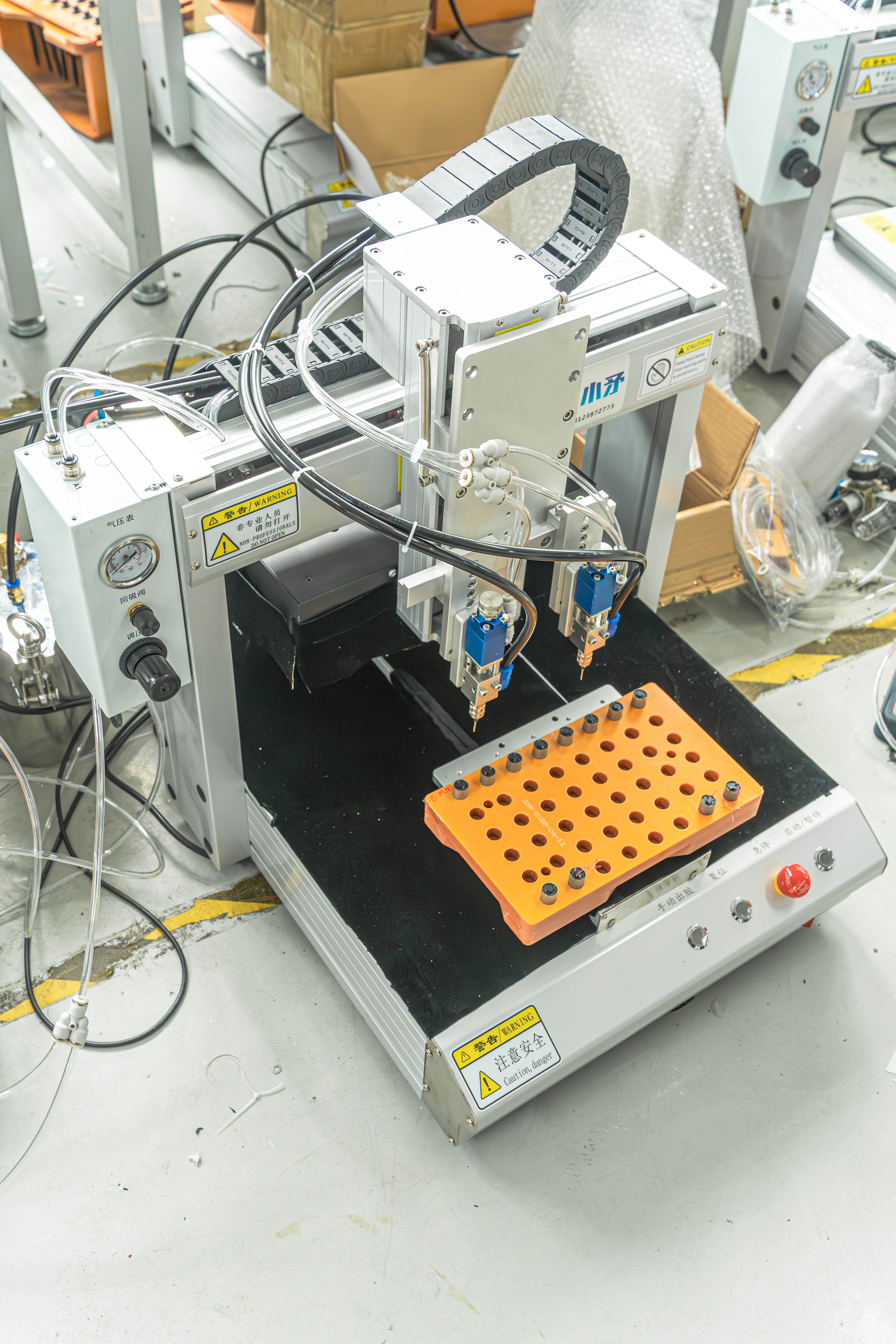 Máquina de dispensación de doble cabeza de curado UV 4