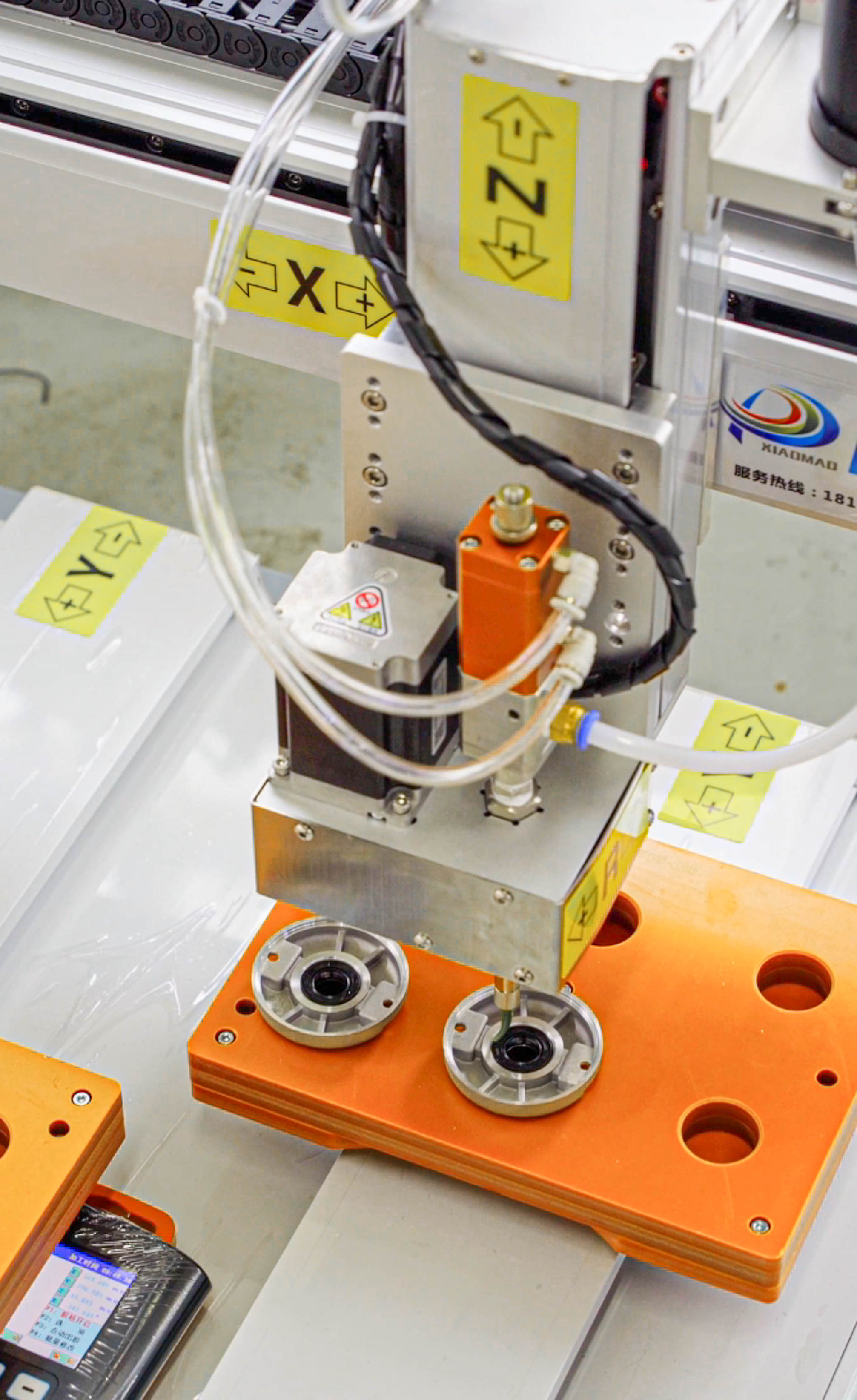 Dual-station Z-axis rotary glue dispensing machine for hardware accessories 6