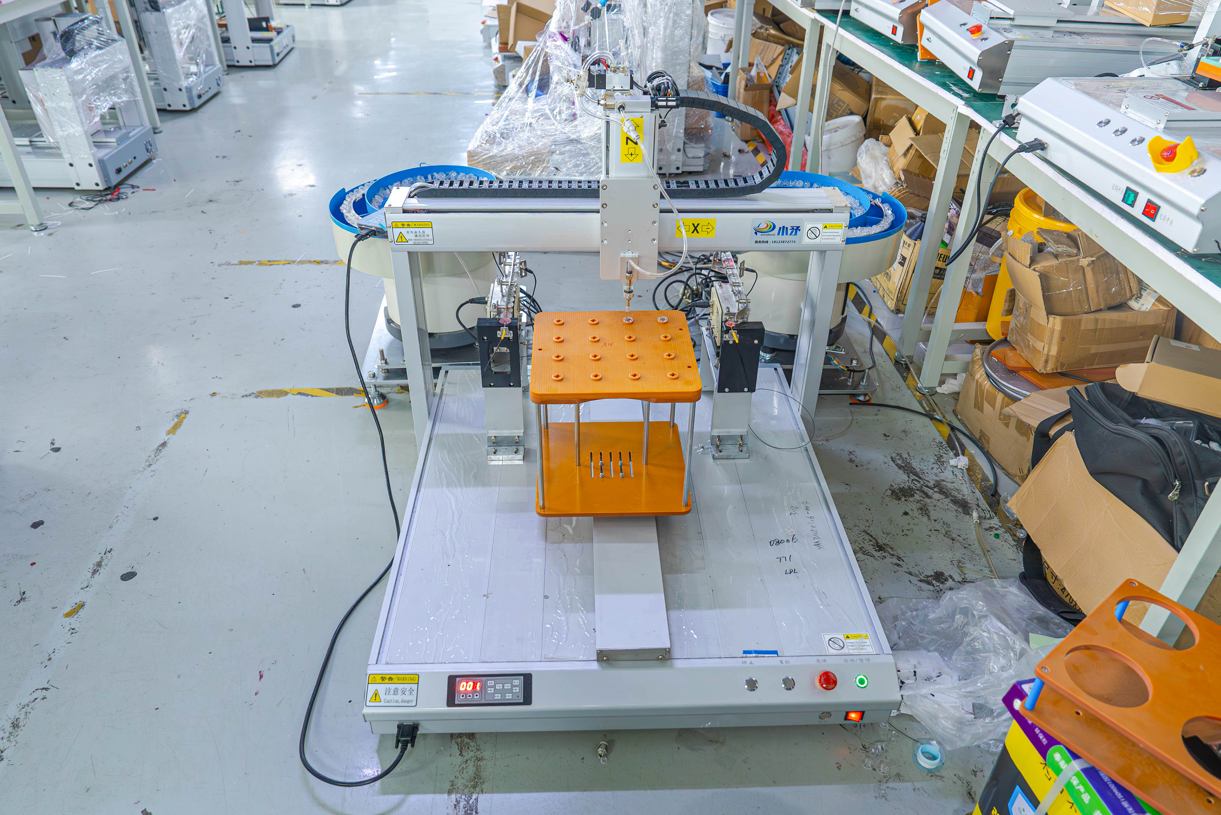 Vibrating plate single station transparent plastic plate placing machine 3