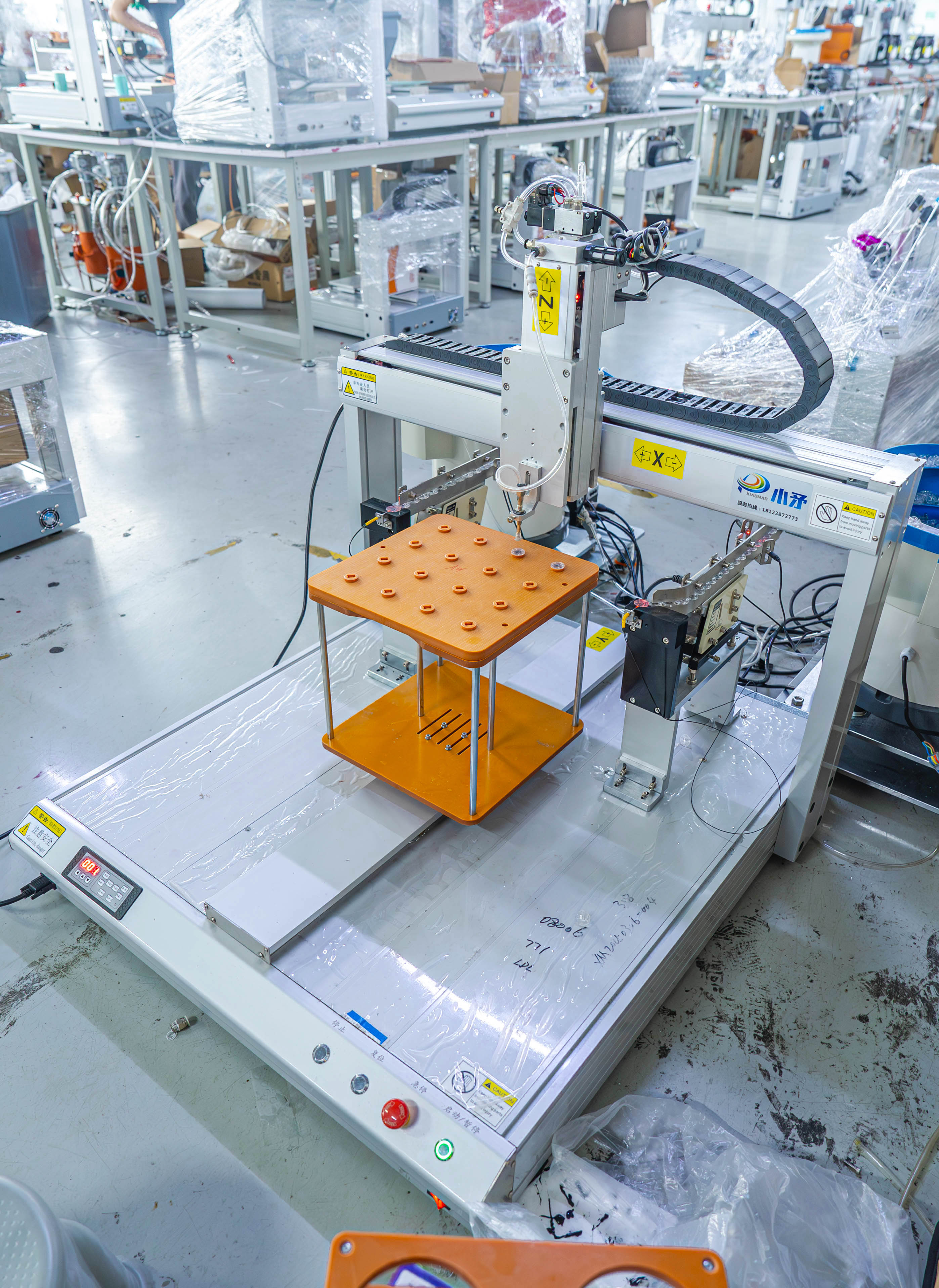 Vibrating plate single station transparent plastic plate placing machine 5