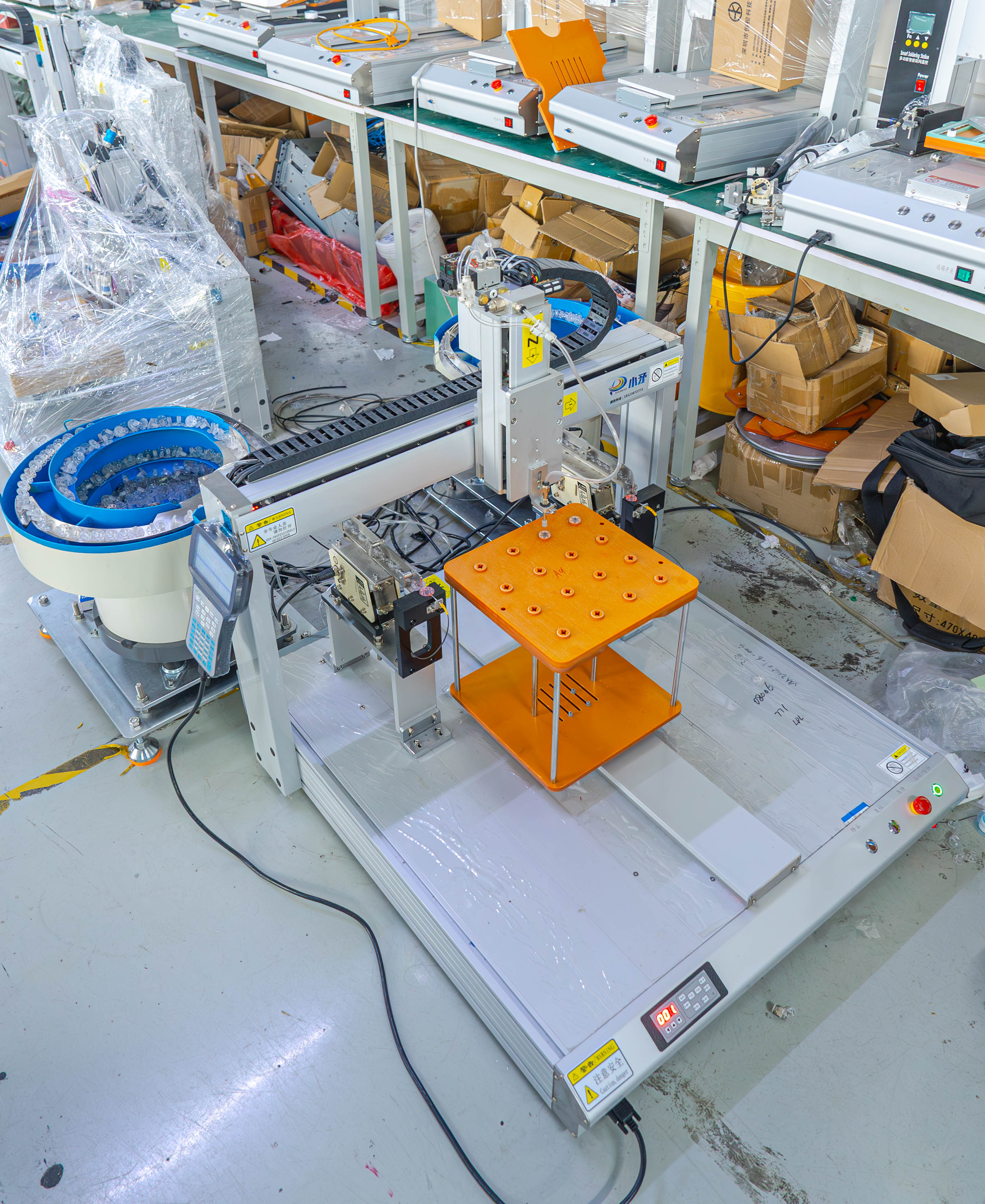 Vibrating plate single station transparent plastic plate placing machine 4
