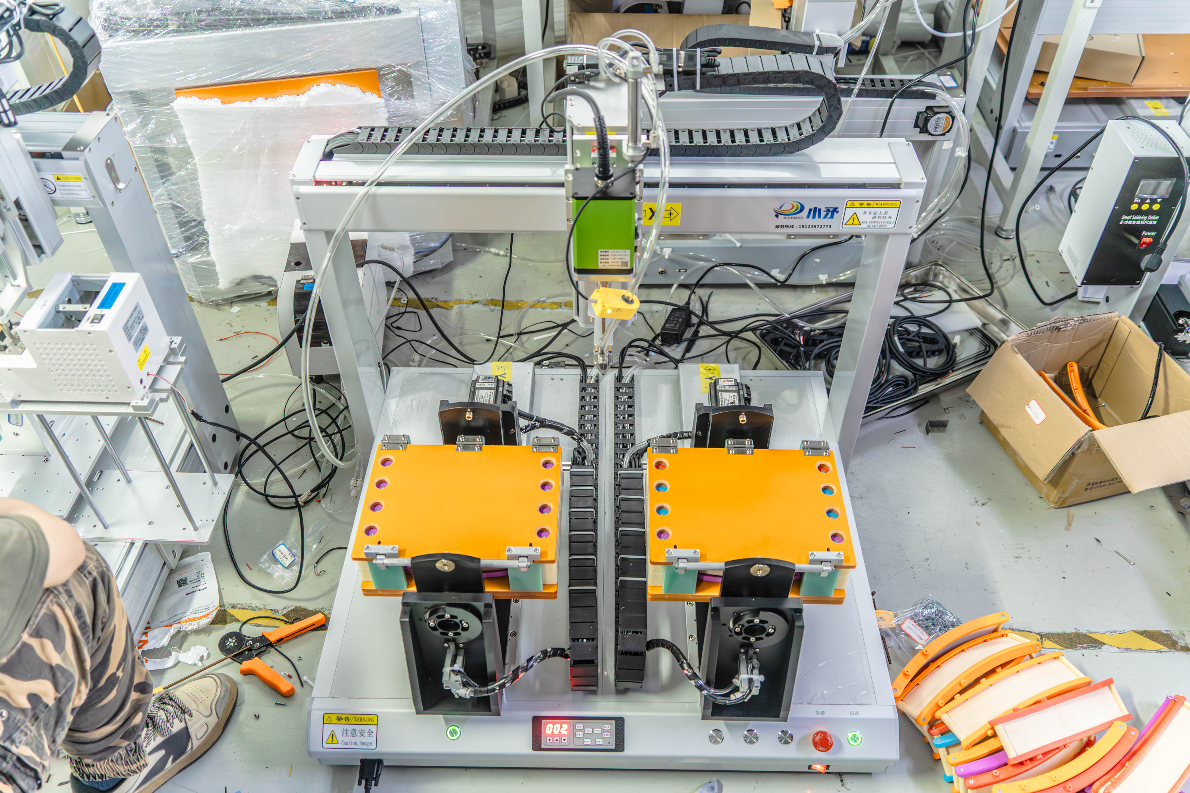 Double-station Y-axis rotary screw locking machine 3
