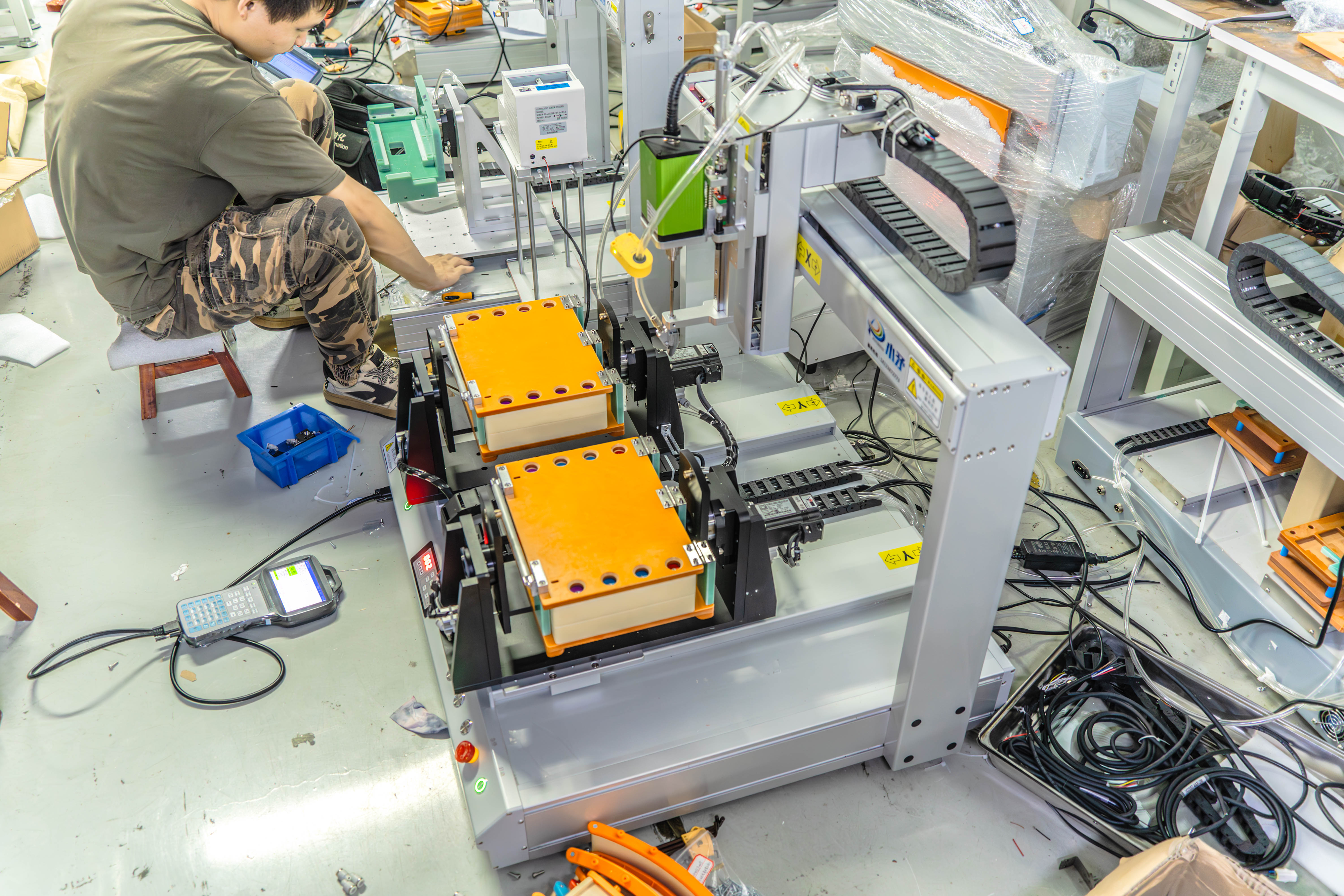 Double-station Y-axis rotary screw locking machine 5