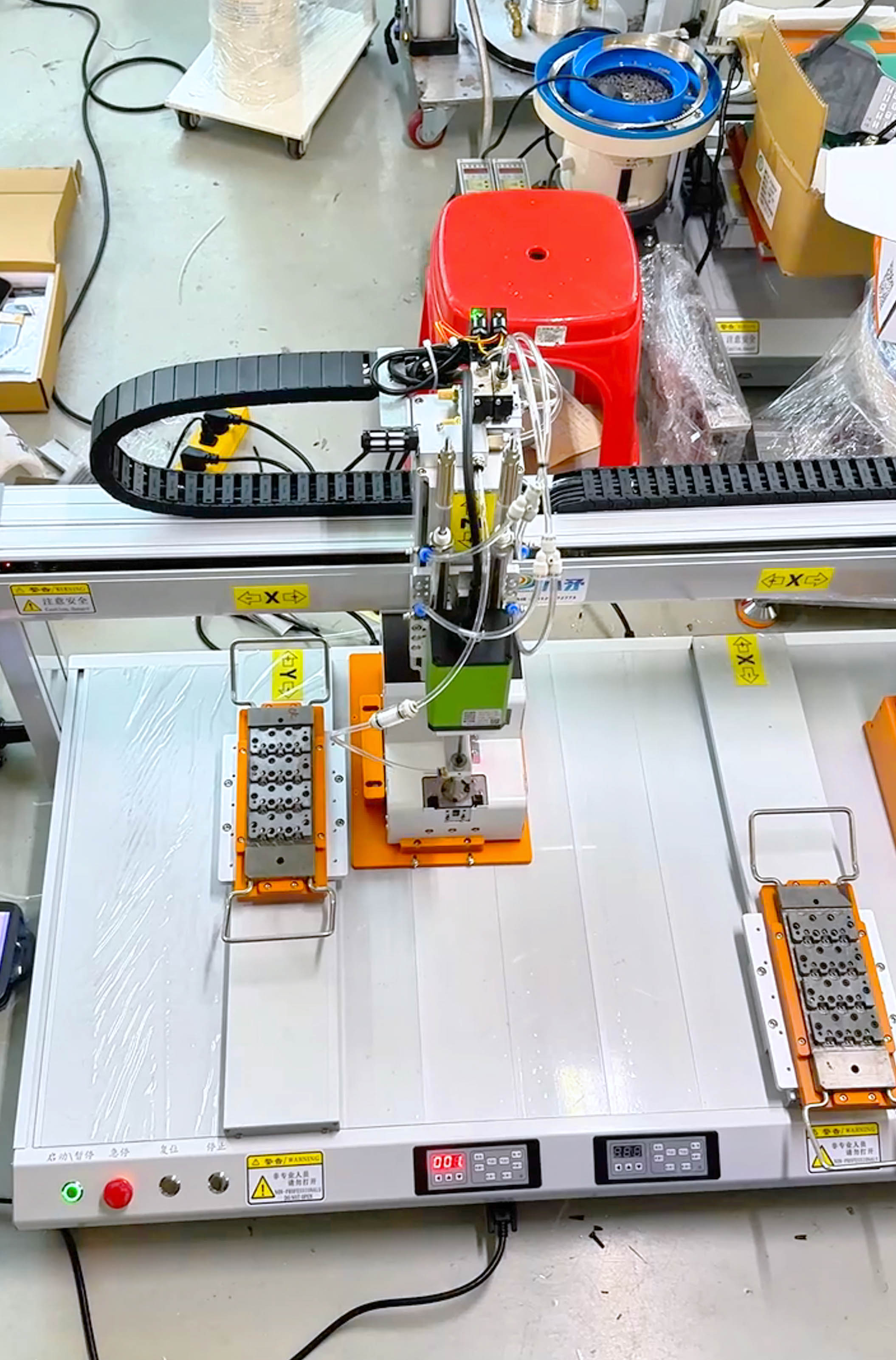 Widened double-station hexagon socket screw locking machine 4