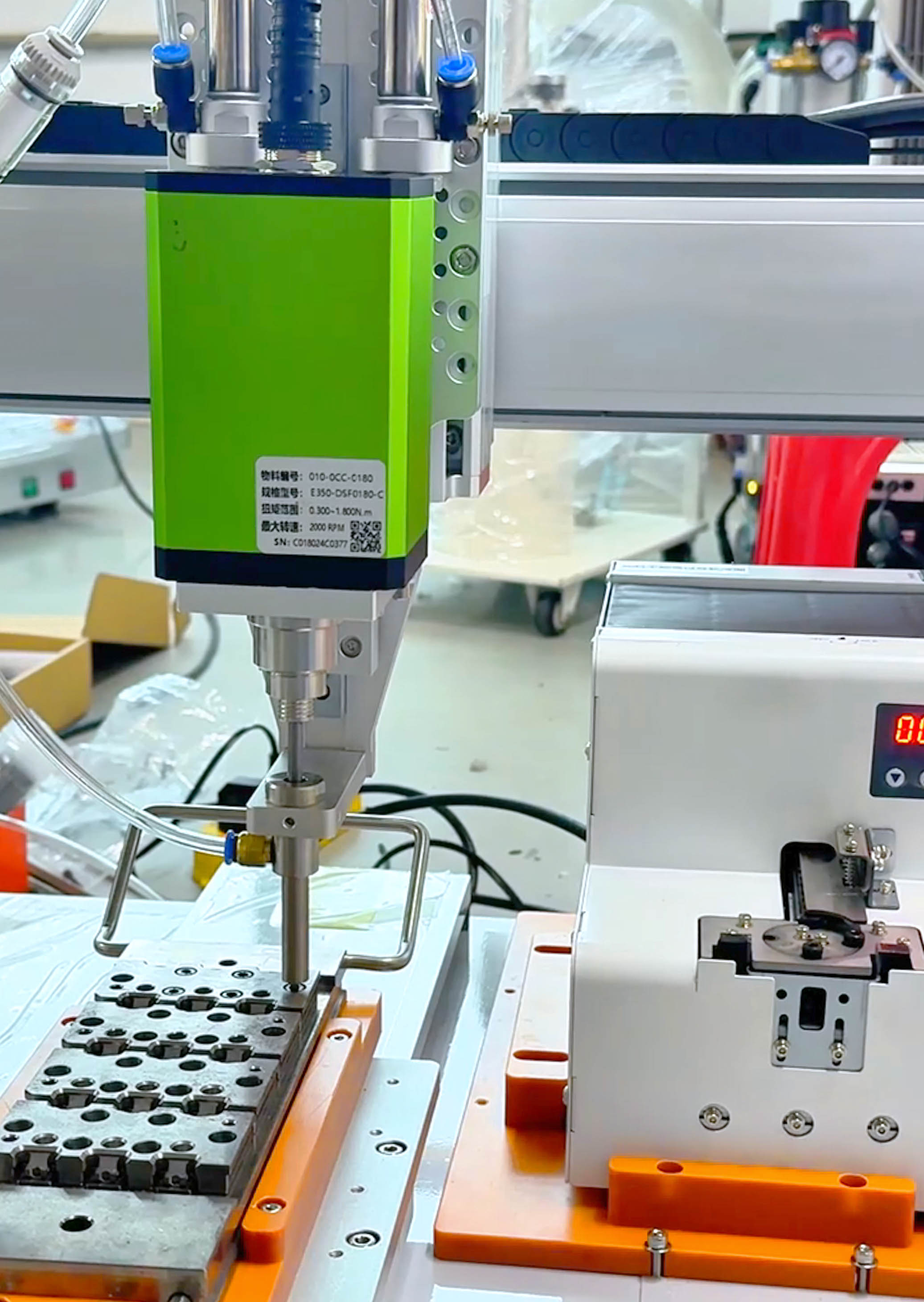 Widened double-station hexagon socket screw locking machine 5
