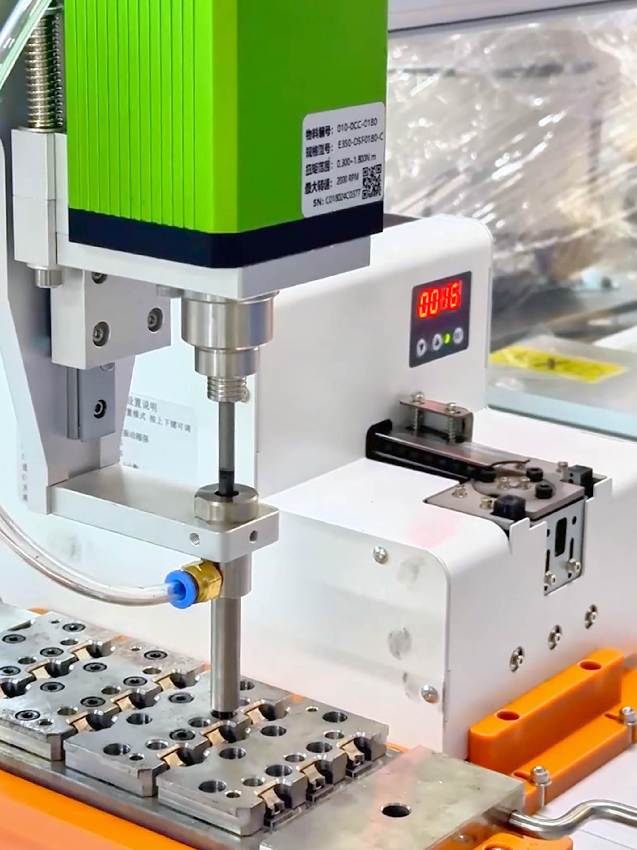 Widened double-station hexagon socket screw locking machine 6