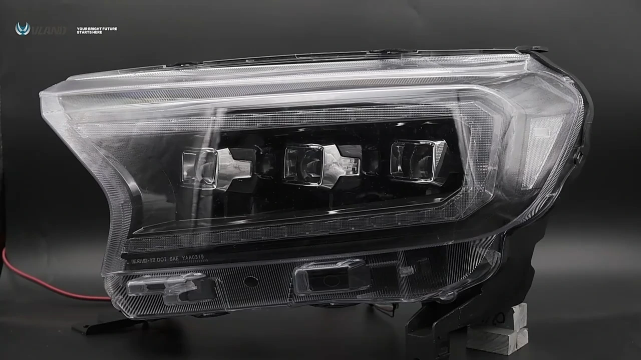 Assemblaggio dei fari della lampada anteriore a LED per auto per Ford Ranger 2015-in 1
