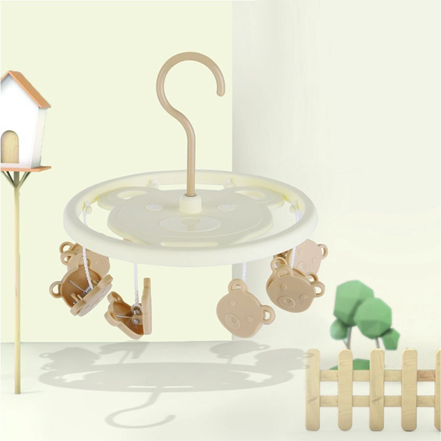 Plastic Bear Round Children Hanger with 8 Pegs 1