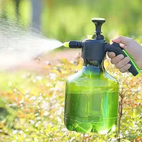 Household Manual Pneumatic Large Capacity Watering Can 1