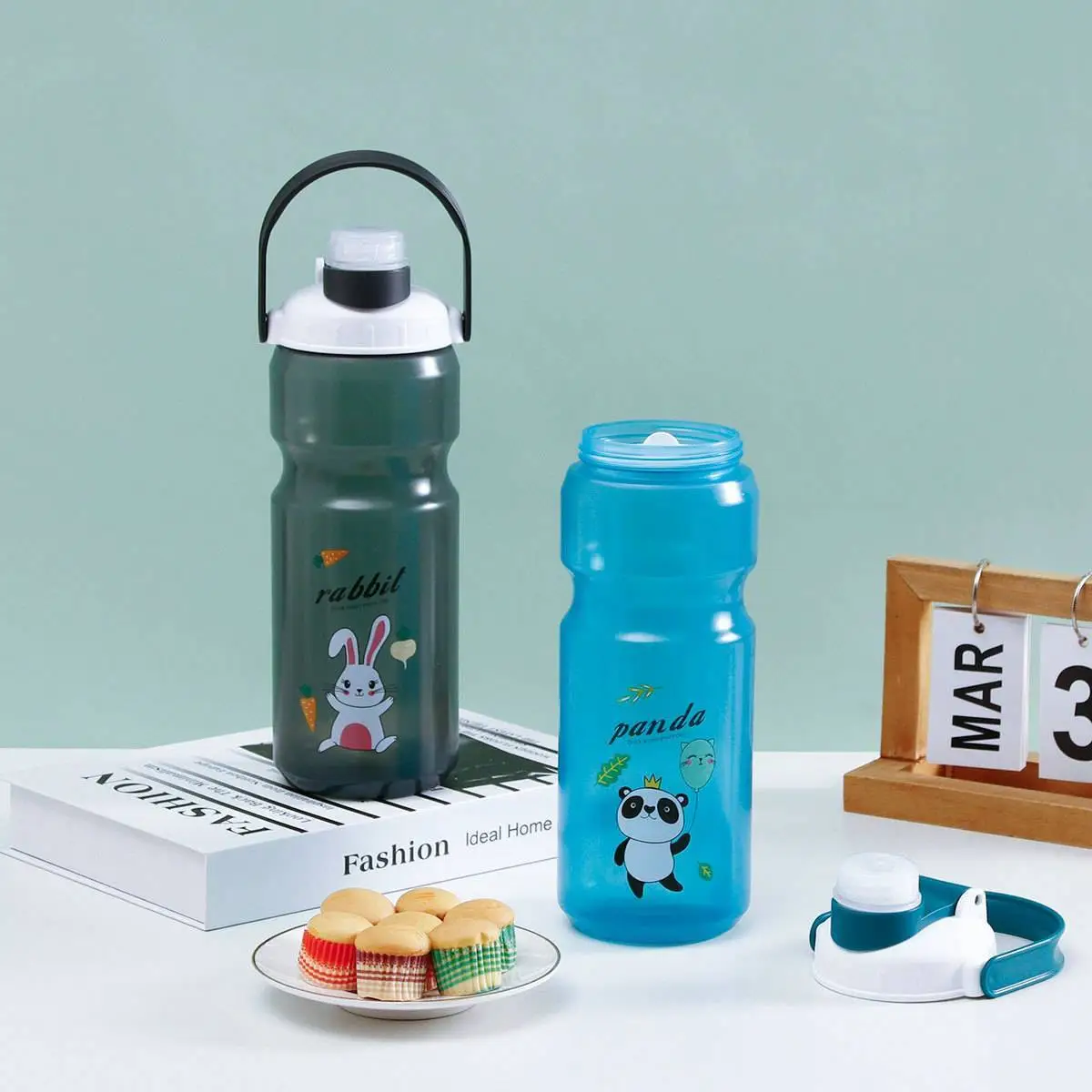 Fashionable Sports Water Bottle - Super Large Capacity, Three Colors to Choose From 1