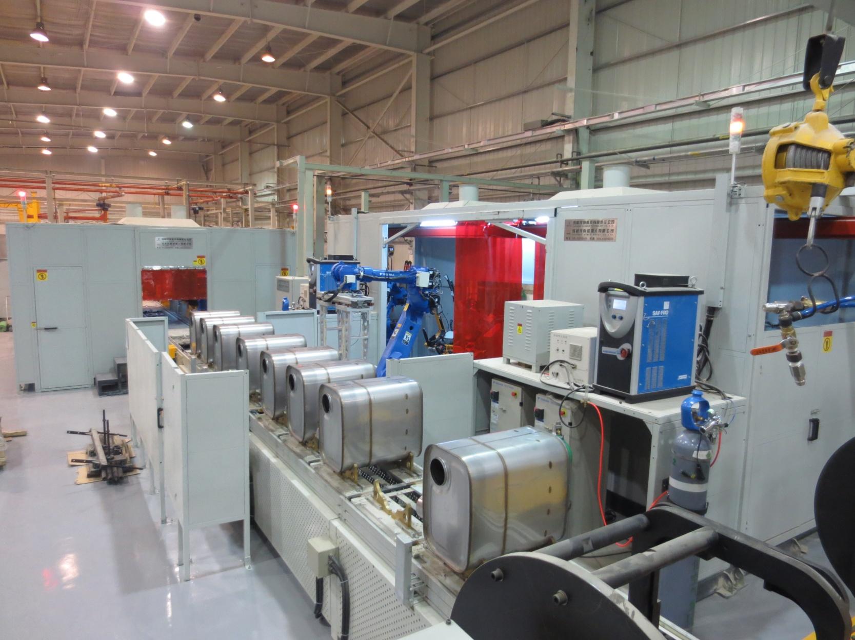 Welding equipment and production line for aluminum fuel tanks in commercial vehicles 3
