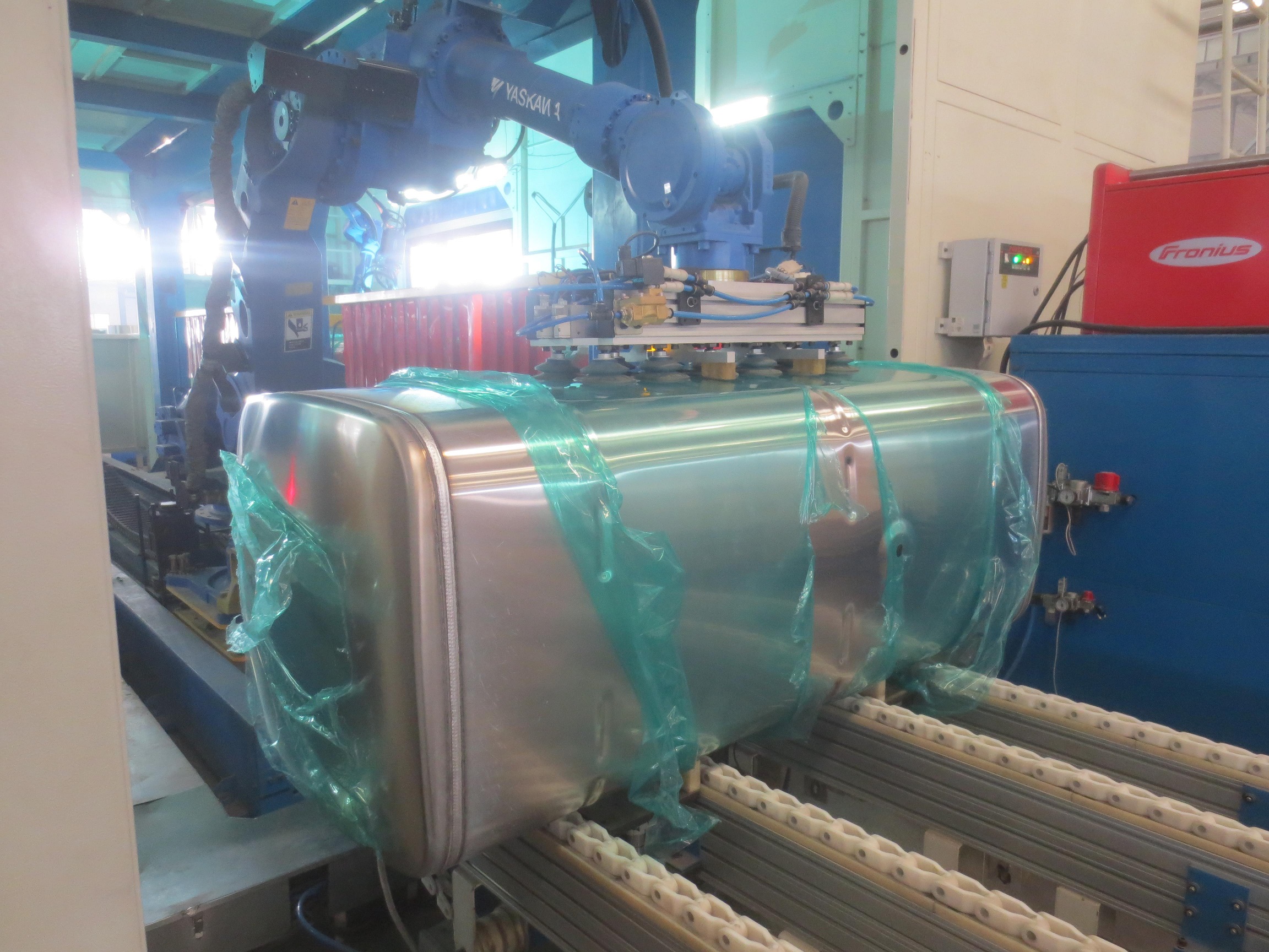 Welding equipment and production line for aluminum fuel tanks in commercial vehicles 8