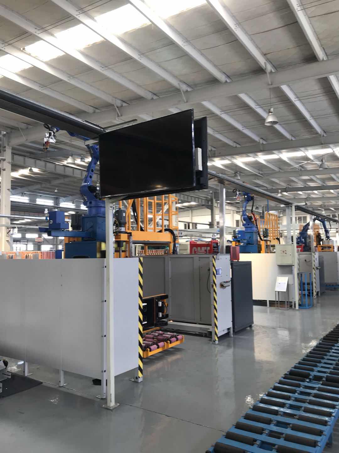 Welding equipment and production line for aluminum fuel tanks in commercial vehicles 10